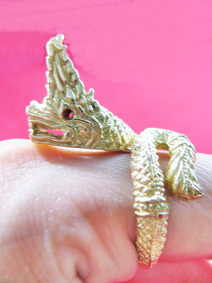 สินค้าเลิกผลิตค่ะ แหวนพญานาคทองเหลืองเศียรเดียวตวัดปลายหาง เสริมบารมี โชคลาภค่ะ