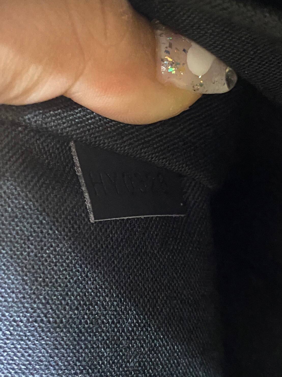 LV Messenger OUTDOOR Bag M30233 กระเป๋าแมสเซนเจอร์ กระเป๋าสะพายข้าง เป็นทรงที่ได้รับความนิยมอย่างมาก เนื่องจากมีขนาดกำลังดี พกพาสะดวกและมีดีไซน์หลากหลาย