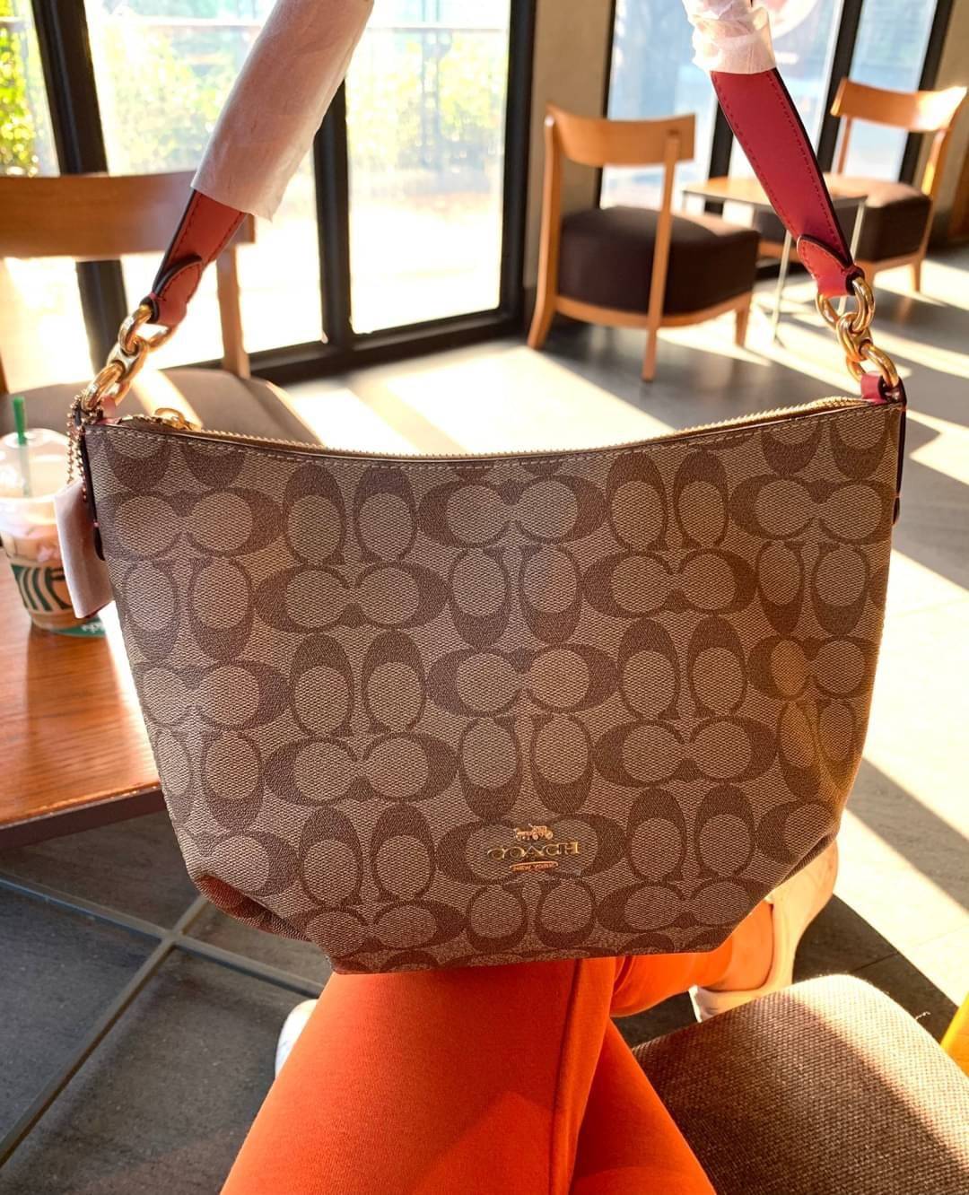 OUTLET 】ปรับราคาลง ได้ไปไม่ผิดหวังแน่นอนจ้าา💥 Coach Pebble Leather Small Skylar Hobo Shoulder Bag((90738)) พร้อมส่งที่ไทย ล่าสุด! กระเป๋าหิ้ว//สะพายข้างได้ ทรงน่ารัก ละมุน หนังแท้ หนังนิ่มมือดีมาก หลงรักแน่นอนค่าา! เปิดปิดกระเป๋าแบบซิปมีพู่ห้อย ใช