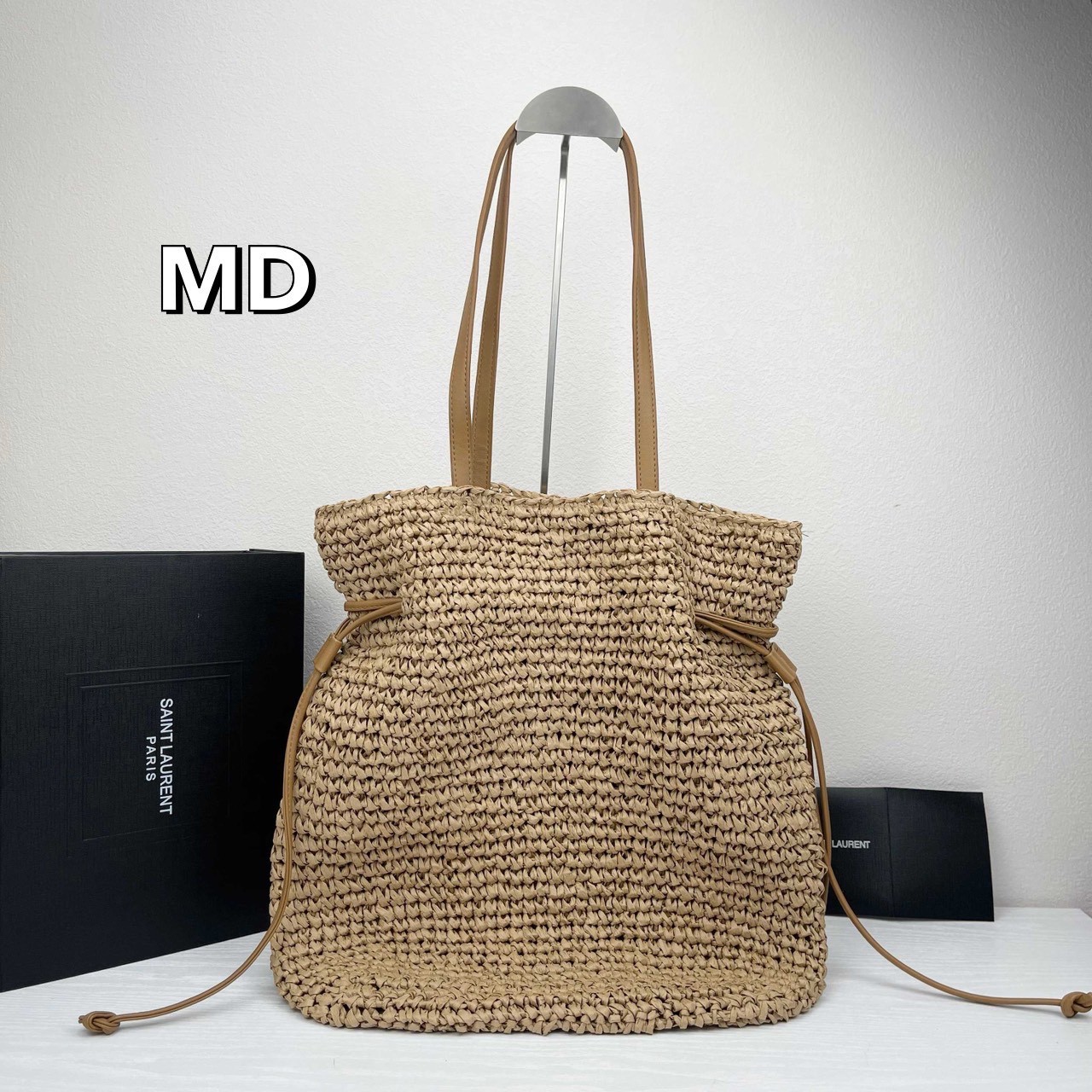 YSL Raffia crochet Icare maxi shopper bag กระเป๋าสะพายทรงโท้ทงานถักโครเช จะกี่รุ่นก็แรงไม่ไหว! ทรงสวยใบใหญ่ รูปทรงยืดหยุ่น ใส่ของได้แบบจุใจ เป็นไอเท็มที่สามารถหยิบมาใช้ได้ง่ายในทุกวัน