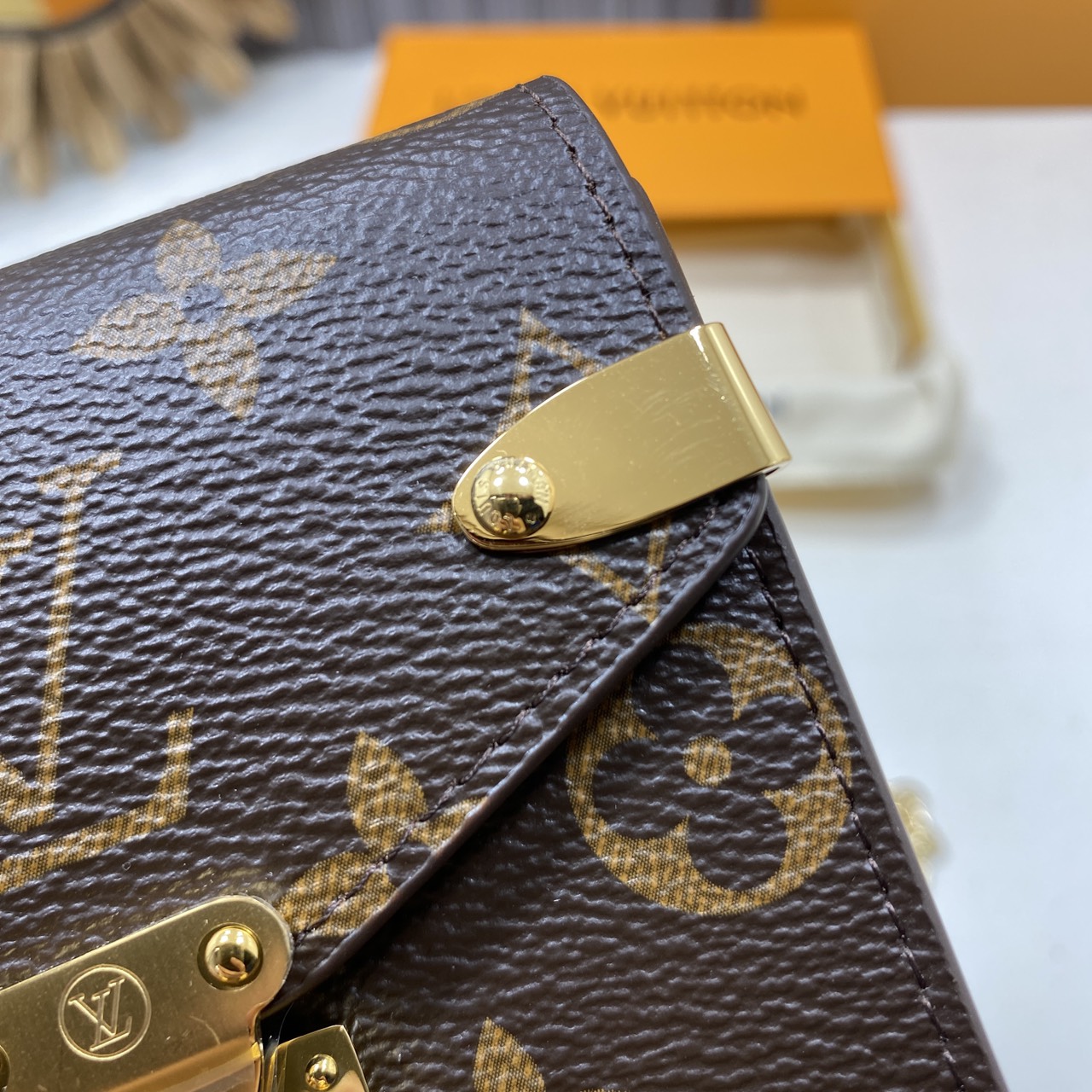 ORI หนังแท้ | LV Phone Pouch Métis Bag กระเป๋าสะพายใส่โทรศัพท์ ดีไซน์ที่รังสรรค์อย่างพิถีพิถันด้วย Monogram Canvas ชิ้นเดียว ยกระดับด้วยฮาร์ดแวร์โทนสีทอง
