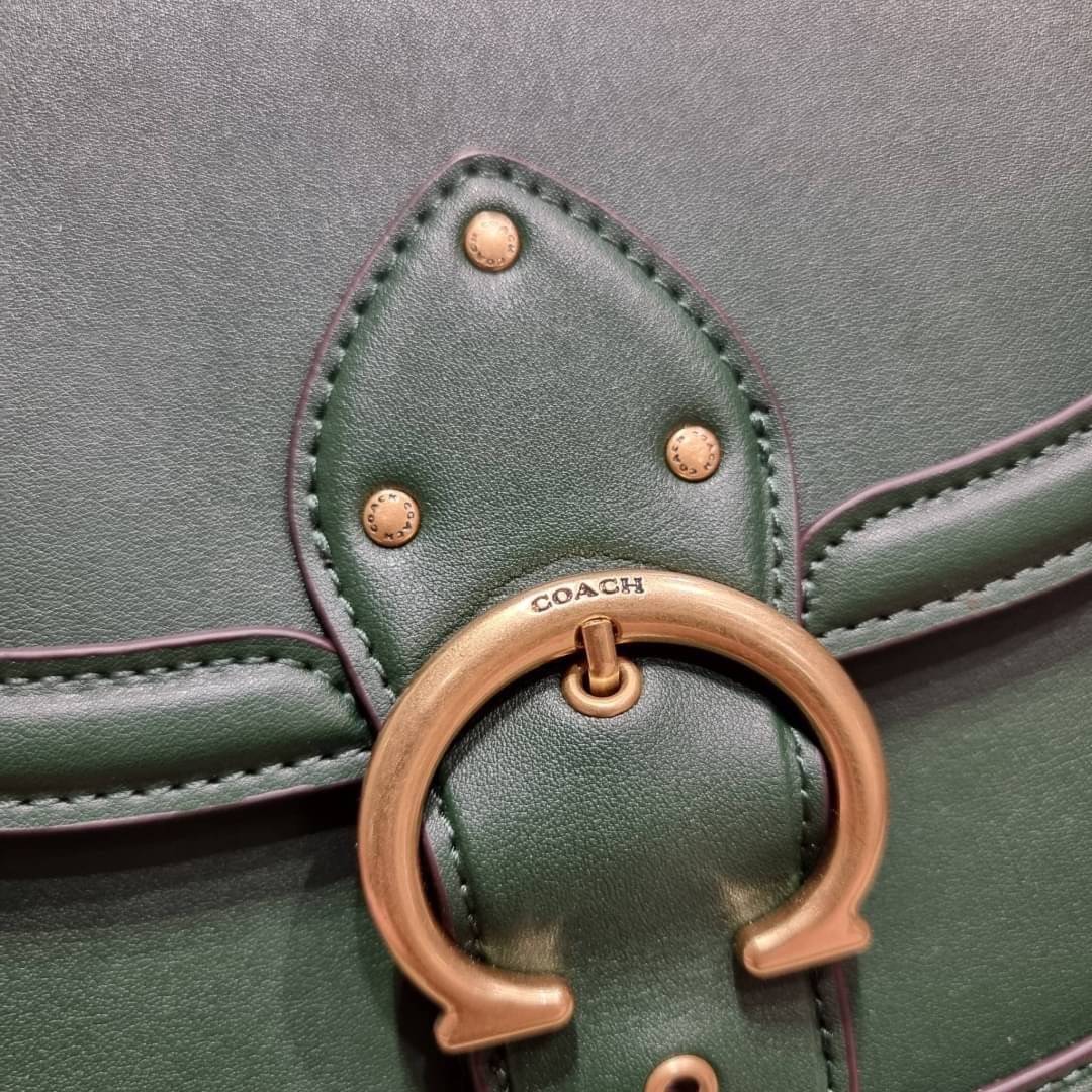 COACH C0749 BEAT SADDLE BAG The best item! ที่สาวๆรอคอย! ฮอตไฟลุก! สีหายาก ละมุนคุณหนู คอลเลคชั่นใหม่ ดีไซน์หรูหรา พิเศษมากๆมาพร้อมสายสะพาย 2 เส้น ใช้คู่กันหรือแยกสะพายก็สวยครบสูตร กระเป๋าสะพายทรง saddle คลาสสิค วัสดุหนัง glove-tanned ทนทาน เปิด-ปิดด้วยกร