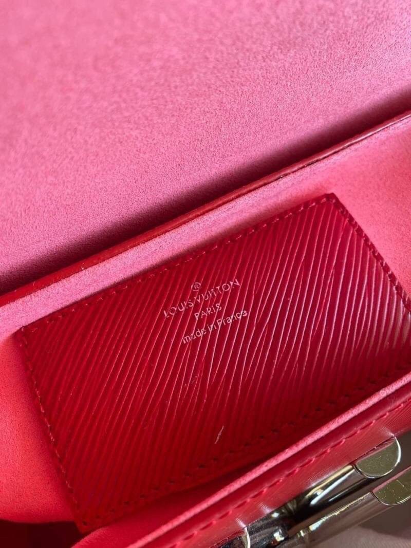 VIP 】หนังแท้ LOUIS VUITTON Epi Twist Shoulder Bag MM 4 สี พร้อมส่งที่ไทย