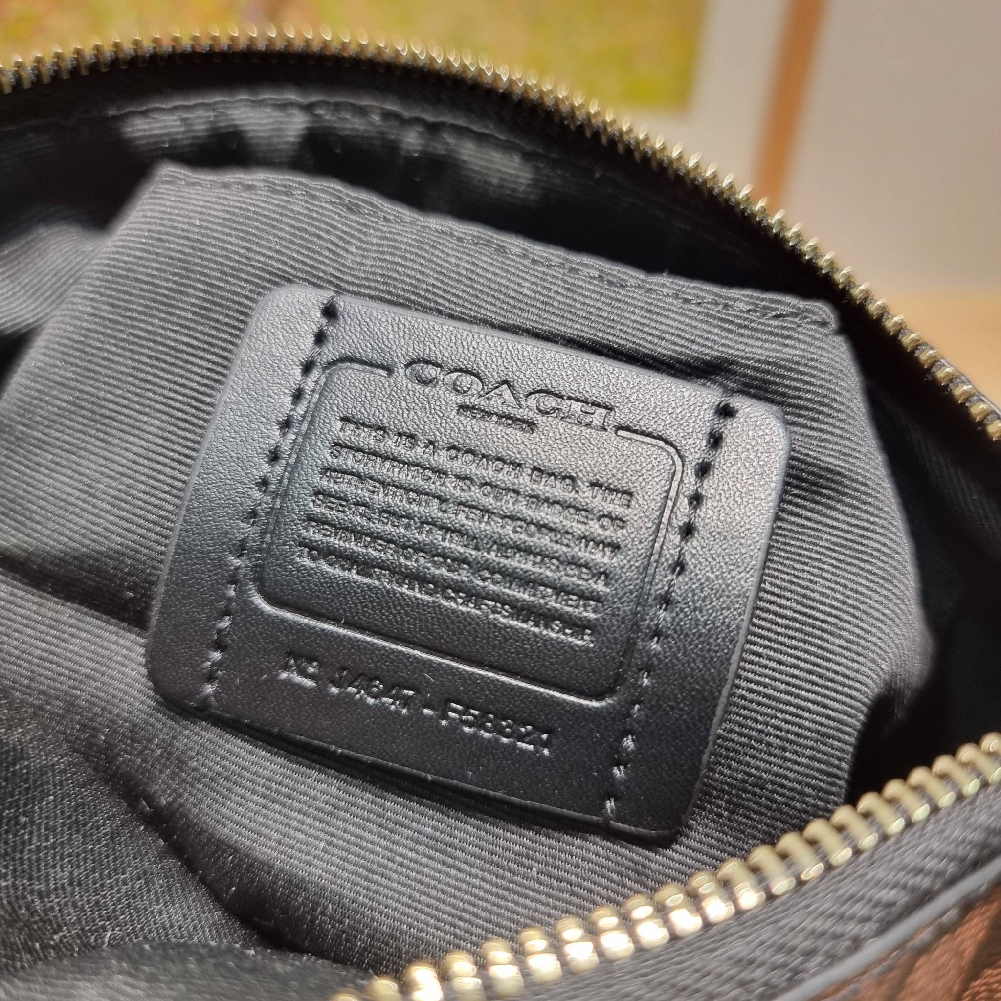 COACH TOP HANDLE POUCH F58321 พร้อมส่ง 9 สี กระเป๋าทรงพอช ยอดฮิต ยกขึ้นแท่น ด้วยดีไซน์ที่ออกมาให้ใช้งานได้ง่าย ขนาดกำลังเหมาะ