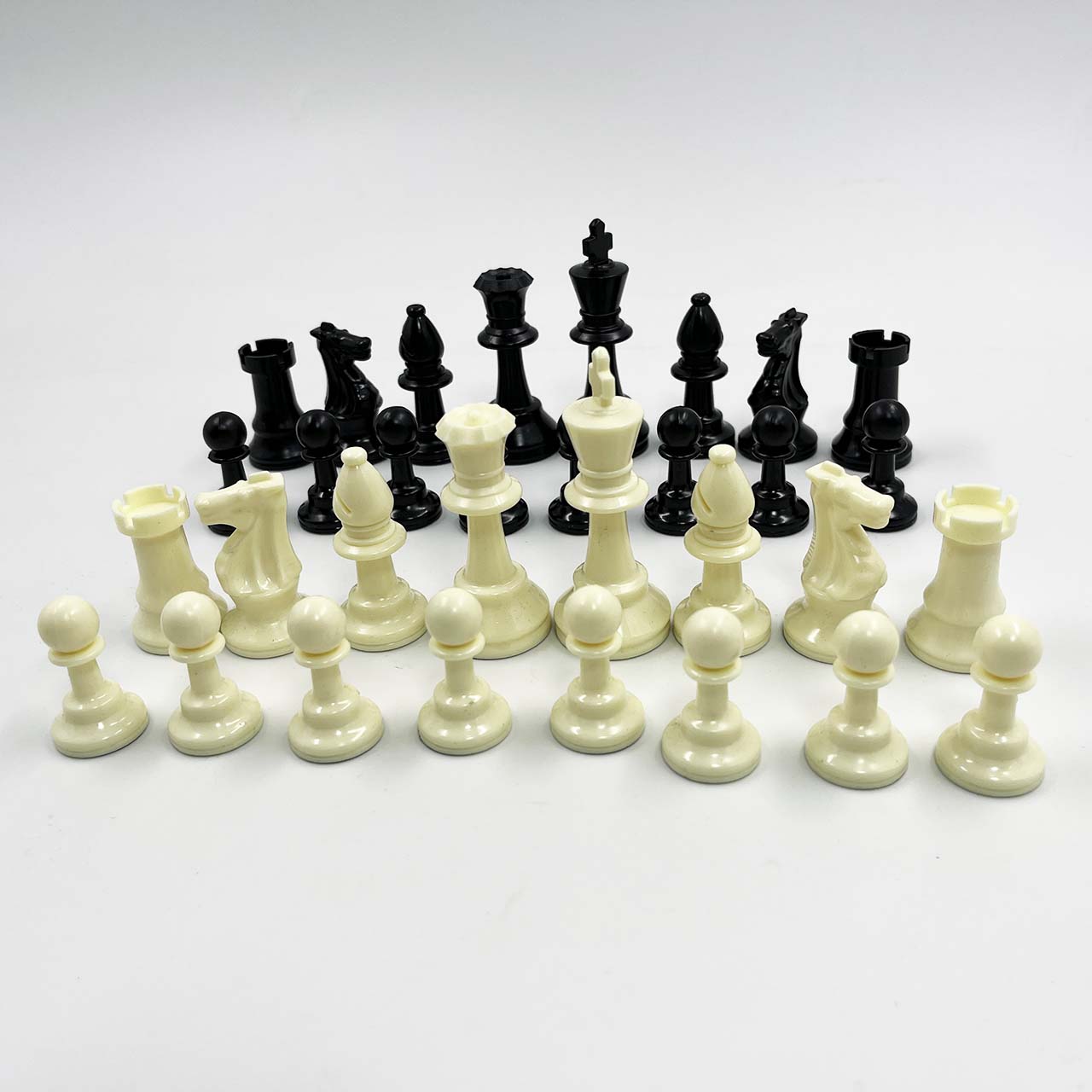 ตัวหมากรุกสากลตัวเรซิ่น