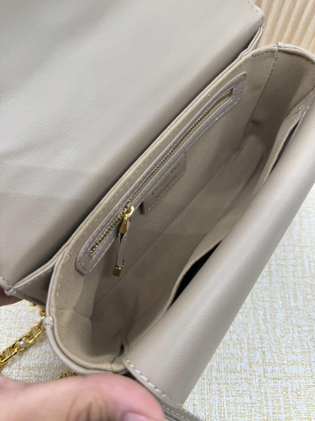 SMALL DIOR JOLIE TOP HANDLE BAG กระเป๋าสะพายดิ-ออร์ รุ่นใหม่ งานหนังสวย เกรดออริจินอล สลับแท้ ใช้งานต่างประเทศได้ งานสวยตามรูป ภาพถ่ายจากงานขายจริง