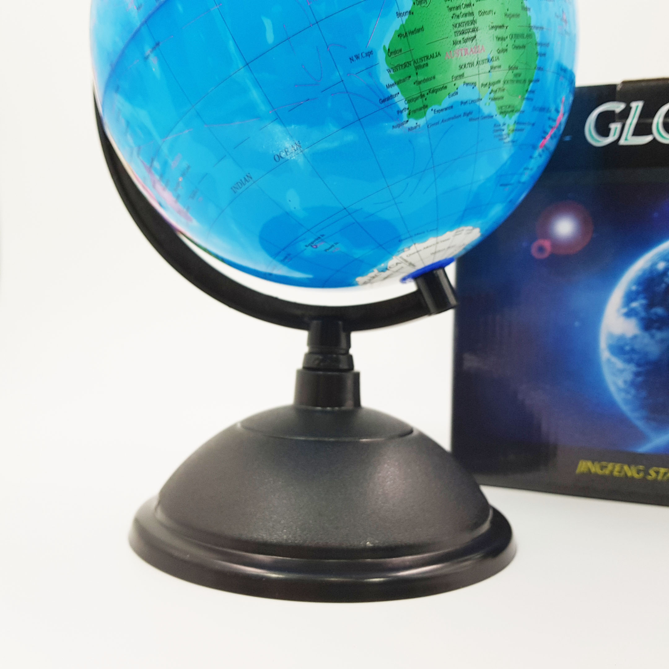 ลูกโลกจำลองไฟเบอร์ขนาดเส้นผ่าศูนย์กลาง8นิ้ว (20 cm.) ภาษาอังกฤษ แผนที่โลก