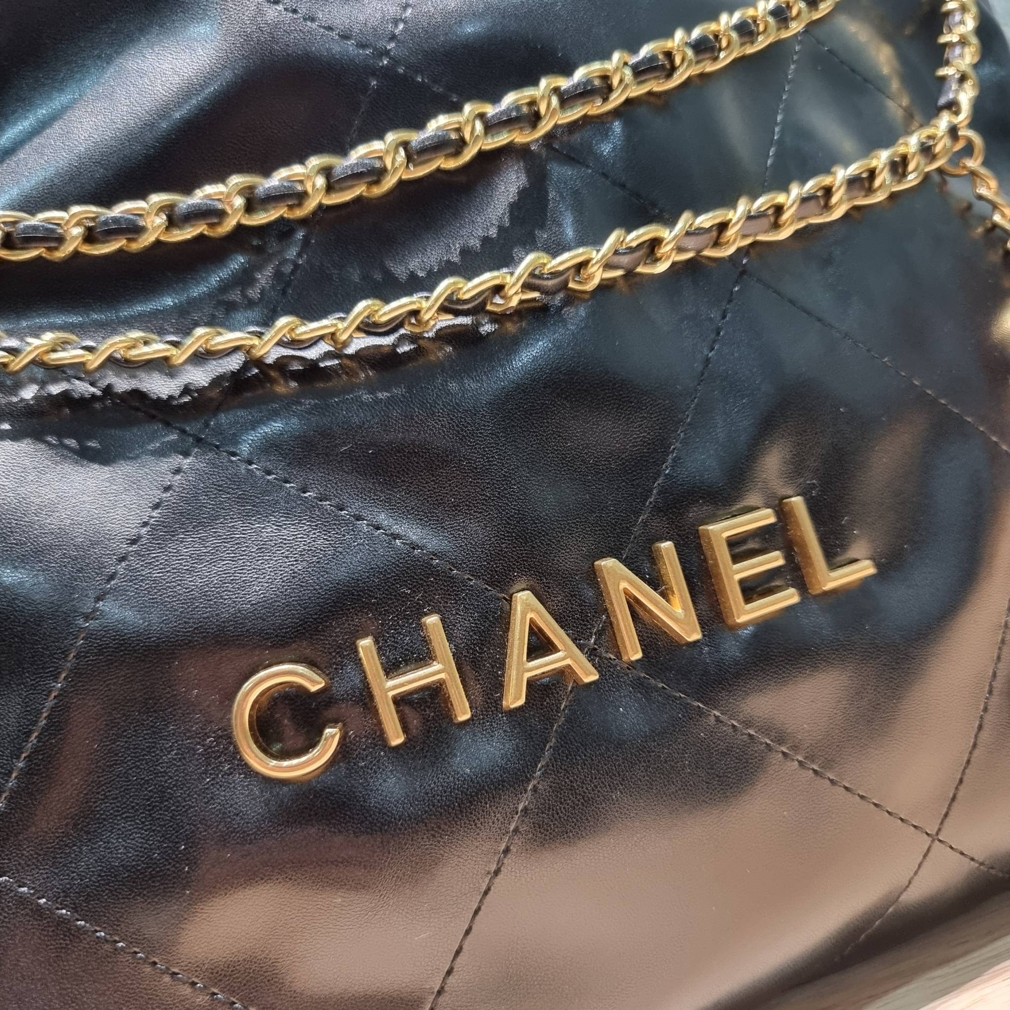 Chanel ss22 Logo CC shopping tote / Chanel 22 handbag มาแรงที่สุดในตอนนี้ก็คือรุ่นนี้เลย ใช้งานง่ายรุ่นนี้สามารถใช้ได้ทั้งผู้หญิงและผู้ชายน้า เกินต้านที่สุดกับไอเท็มนี้ ที่สาวๆหรือใครๆก็ต้องมีแล้ว!! แค่เห็นก็หลงรัก กระเป๋าทรงสวย