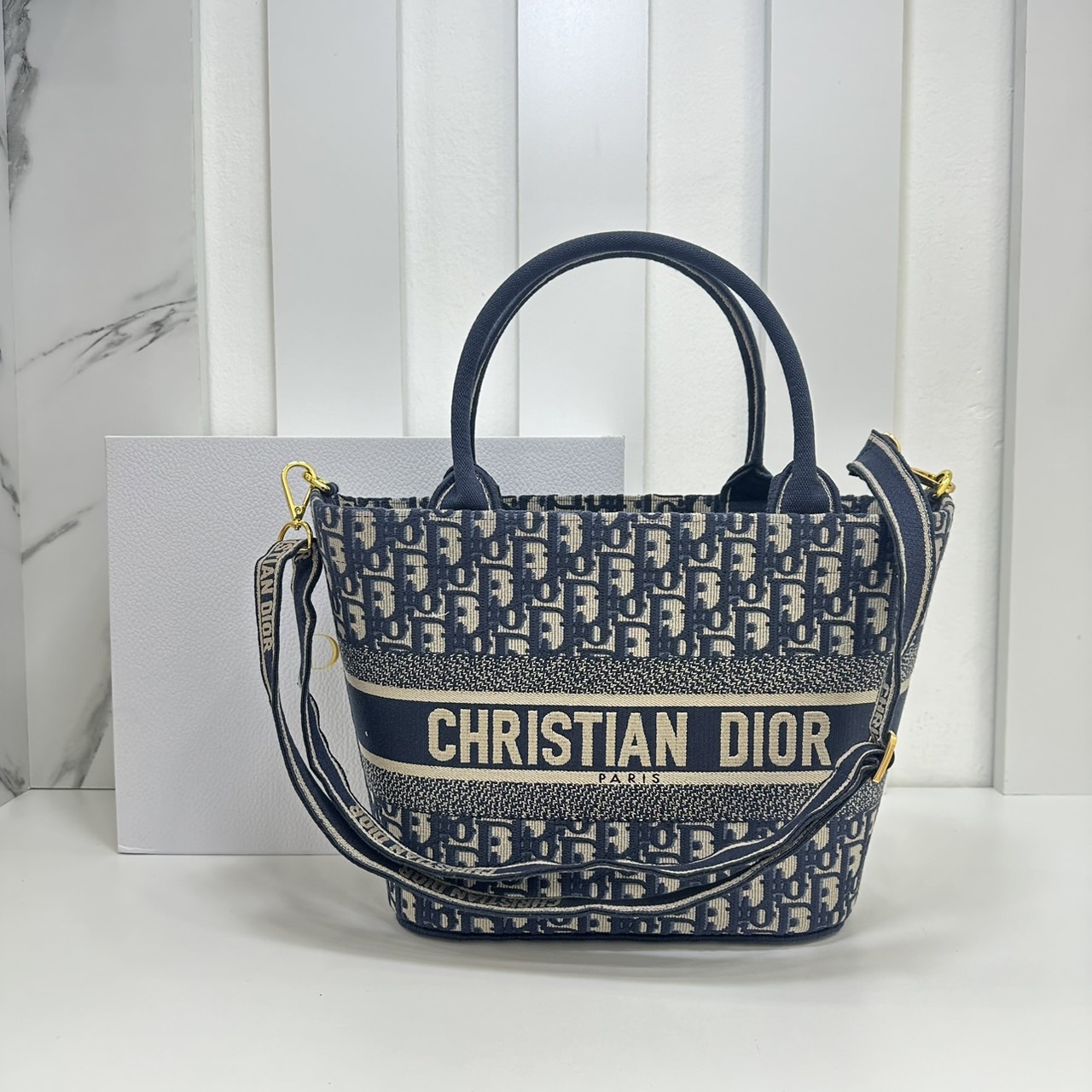 DIOR Hat Basket Bag / DIOR NEW LINE TOTE / DIOR KID TOTE กระเป๋าทรงโท้ทรุ่นใหม่ เอกษณ์ความหรูหรา โดดเด่นสวยงาม เกรดออริ 1:1 ใช้งานต่างประเทศได้