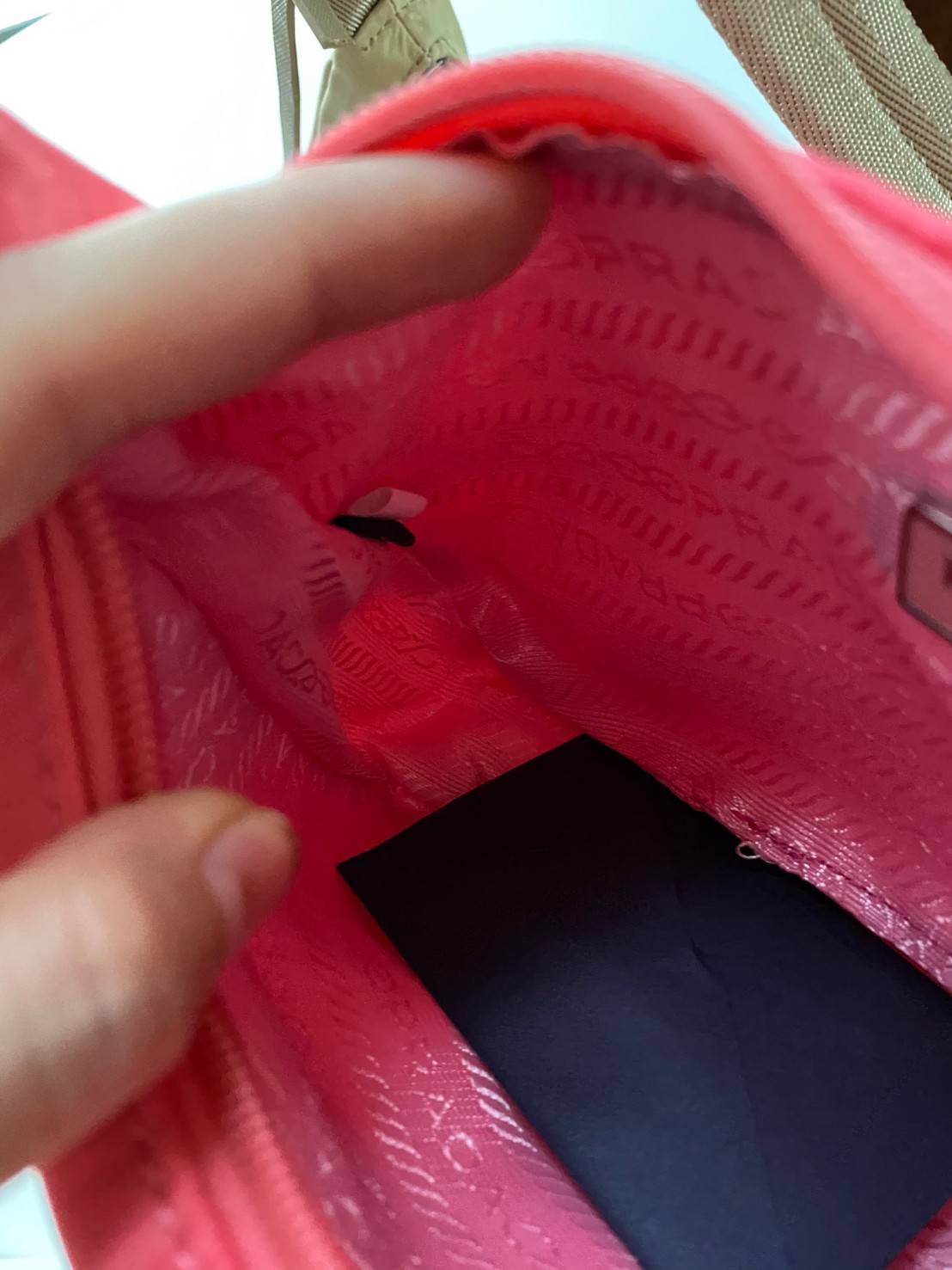 พรีเมี่ยมกิ๊ฟแท้ 100% 】สีใหม่พร้อมส่งที่นี่ที่เดียว Prada nylon mini shoulder bag กระเป๋าถือหรือสะพายไหล่ size mini กำลังน่ารัก