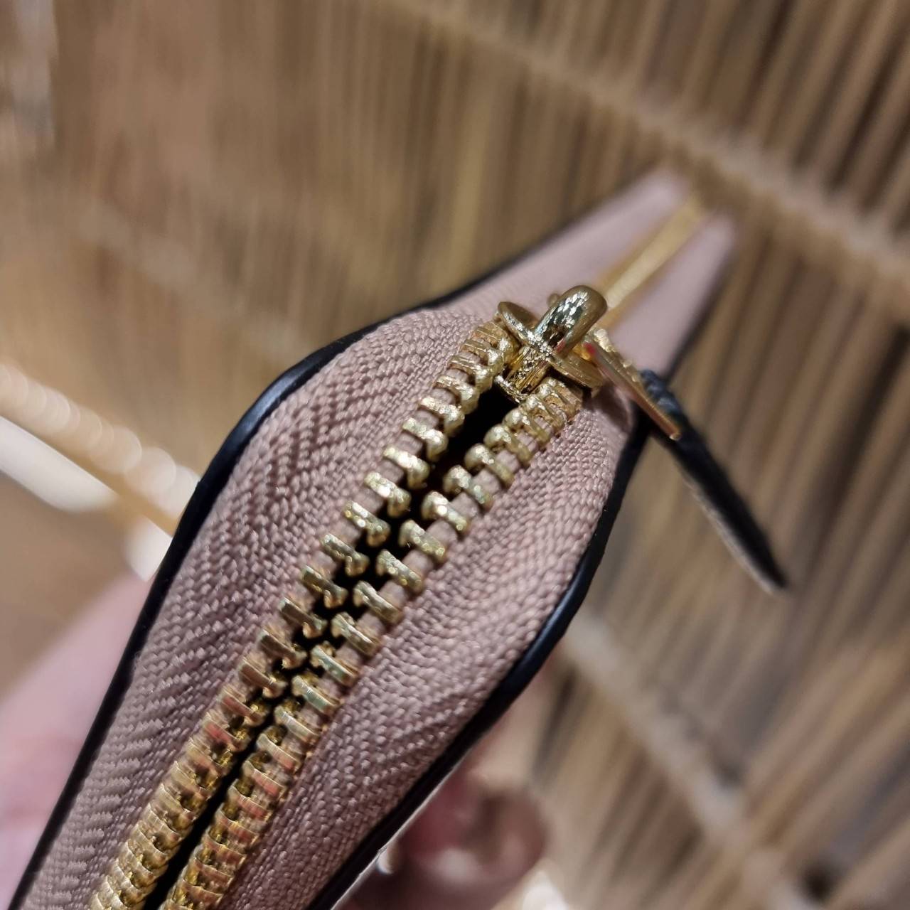 COACH ACCORDION ZIP WALLET IN SIGNATURE CANVAS WITH PRAIRIE ROSE / JUMBO FLORAL / CAMO ROSE FLORAL / MEDLEY BOUQUET PRINT ((F31572/F39189/F26290/F2859)) สวยคลาสสิคไม่มีใครเกิน!! กระเป๋าสตางค์ใบยาว ลวดลายสวย สีสันโดดเด่น วัสดุหนังแคนวาสเคลือบ เปิด-ปิดด้วยซ