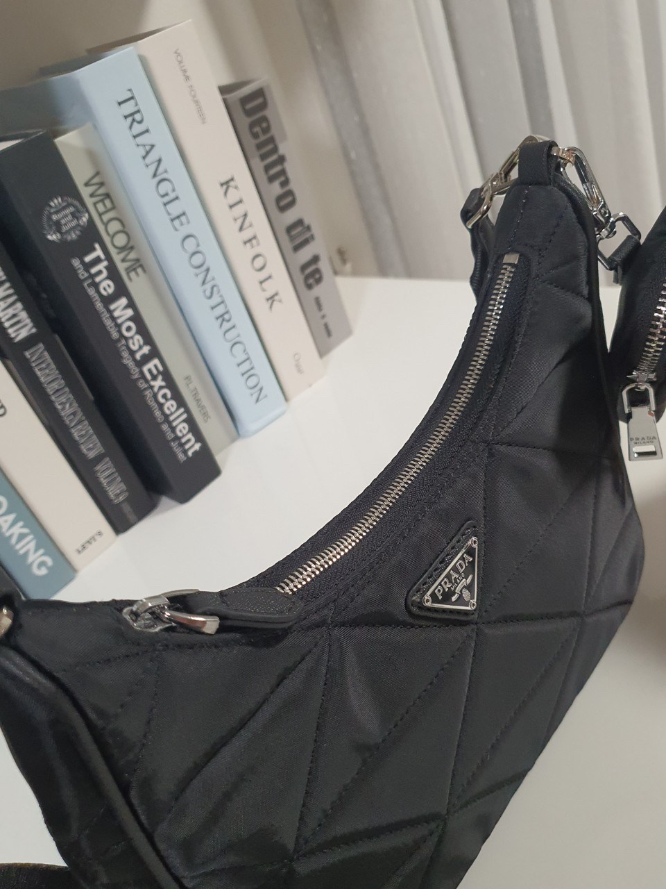 NEW 2021 !!! พร้อมส่งรุ่นใหม่ *กำลังมาแรงมากค่ะ กับแบรนด์ PRADA ใบเดียวคุ้มมากค่ะ อุปกรณ์ ครบชุด *ซื้อ1ได้ถึง3ไอเท็ม ทั้งสายยาว และกระเป๋าใส่เหรียญ และป้ายแท็คหนัง อย่างดี