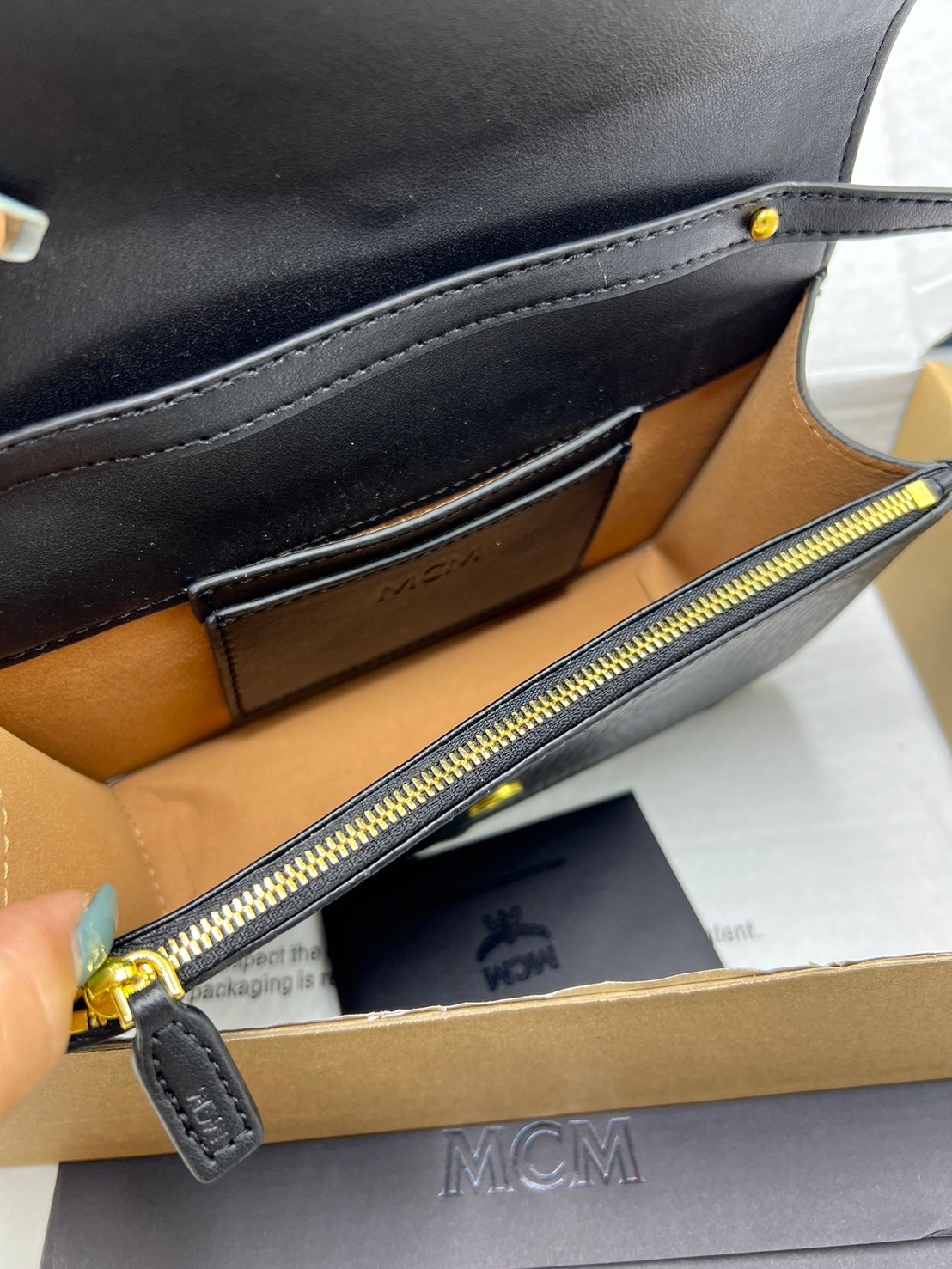 M.C.M DIAMOND SHOULDER BAG IN VISETOS LEATHER MIX กระเป๋าสะพายดีไซน์ใหม่ แรงบันดาลใจรูปทรงมาจากเพชรสวยงาม เกรดท็อปออริ 1:1 สลับแท้