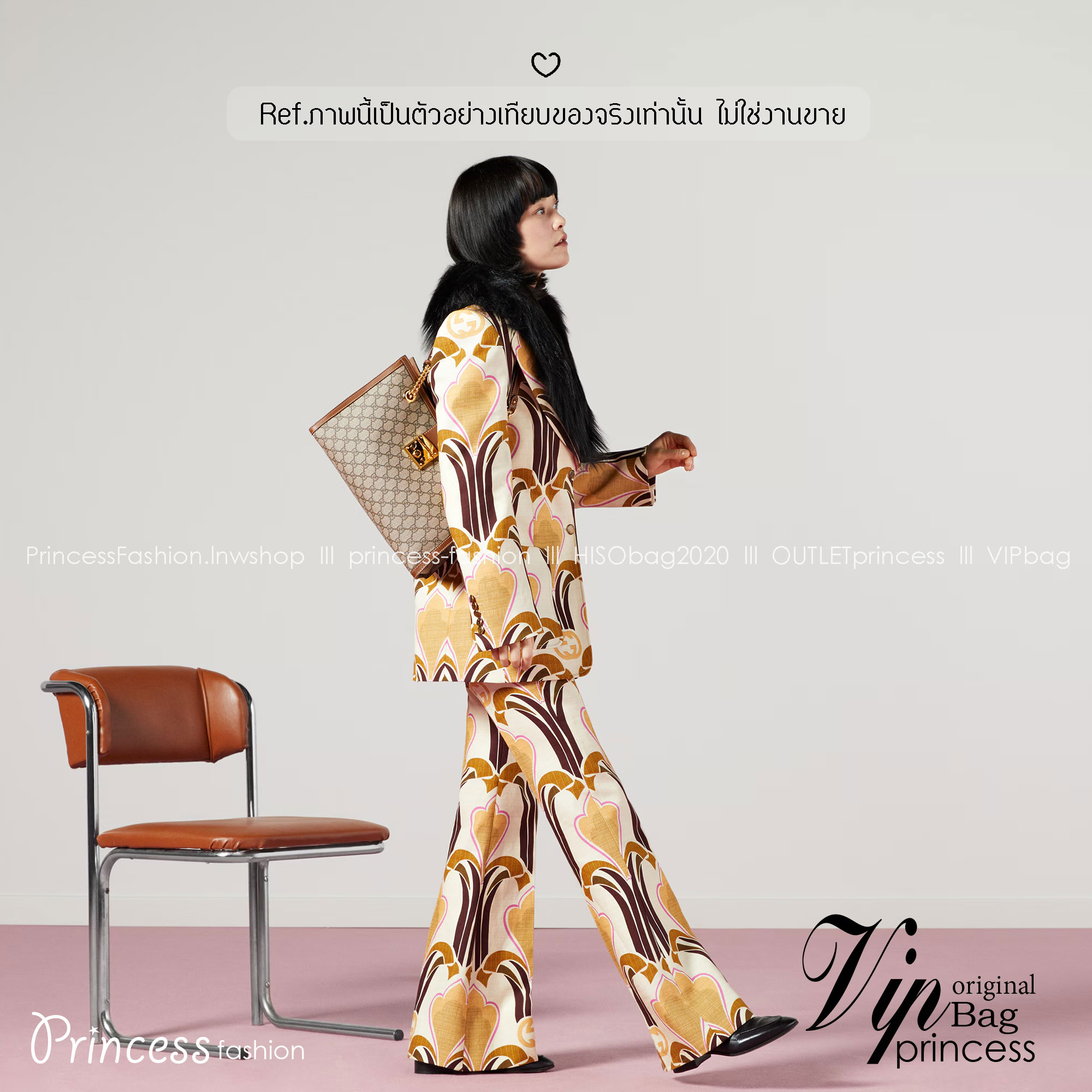 Gucci Padlock large tote bag กระเป๋าสะพายขนาดกลางพร้อมกุญแจล็อกและสายโซ่ รังสรรค์จากด้วยGG Supreme ที่ตัดเย็บจากผ้าไมโครไฟเบอร์เคลือบด้วยลาย GG พร้อมรายละเอียดหนังที่นุ่มเกินคาด