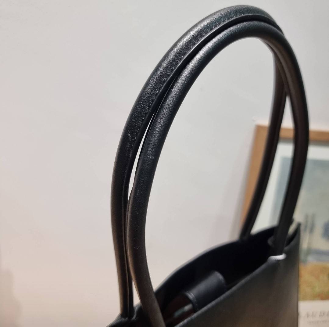 TORY BURCH ECO ELLA TOTE BAG / TORY TOTE BAG พร้อมส่ง 3 สี กระเป๋าสะพายทรงโท้ท ขนาดกำลังสวย จุของได้เต็มที่ รูปทรงคลาสสิคชวนใช้ โดดเด่นด้วย patch โลโก้ คอลเลคชั่นน้องใหม่ ส่งมาให้สาวๆได้ใจฟูอีกหนึ่งไอเท็ม