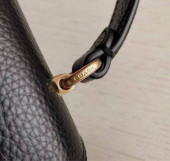 COACH MARLIE TOP HANDLE SATCHEL BAG (COACH C1765) กระเป๋าหิ้ว//สะพายข้าง//สะพายครอสบอดี้ร์ได้ หนังแท้สวยงามค่ะ เปิดปิดกระเป๋าแบบหมุนล็อคใช้งานง่าย ภายในโล่งสามารถใส่กระเป๋าเงินใบยาวได้;ของจำเป็นได้ครบค่ะ;มีช่องซิปและช่องโล่งให้ใส่ของจุกจิกนะคะ มาพร้อมสายส