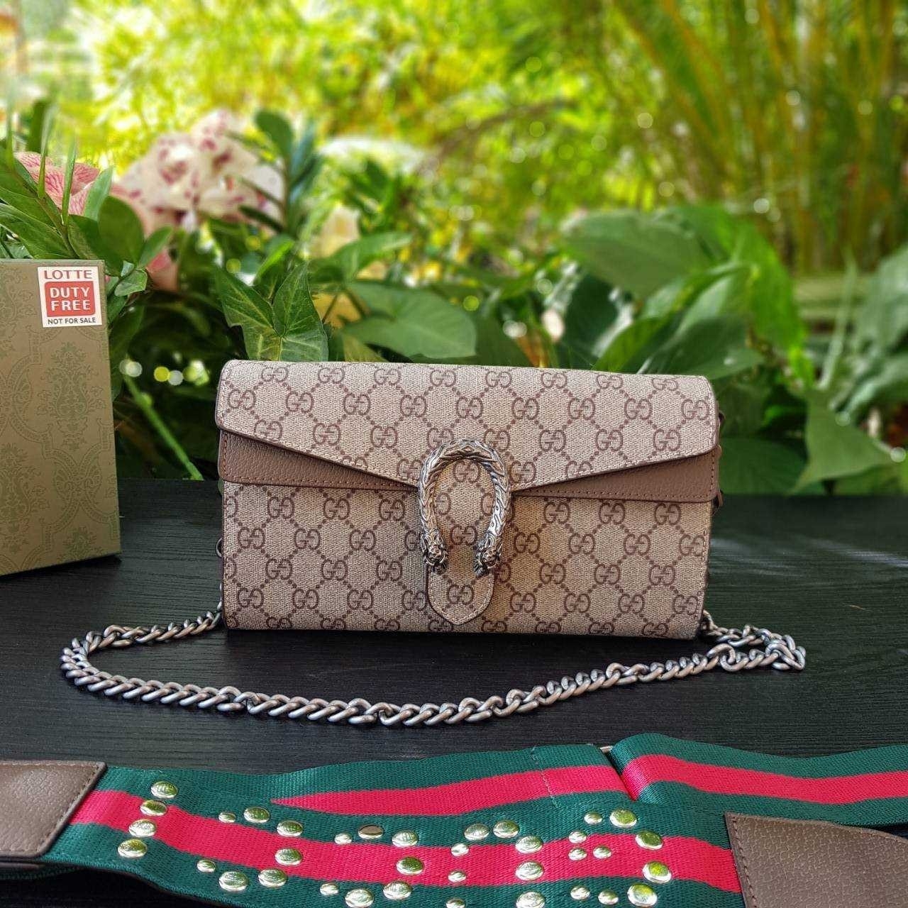 GUCCI Dionysus GG small shoulder bag กระเป๋าถือ กระเป๋าสะพายทรงสวย หรูหรา และดูแพง มาพร้อมสองสายสายพายให้เลือกปรับใช้งาน ถอดออกได้ทั้งสองสาย ถือเป็นครัชเก๋ๆได้ ดูดีมากๆ
