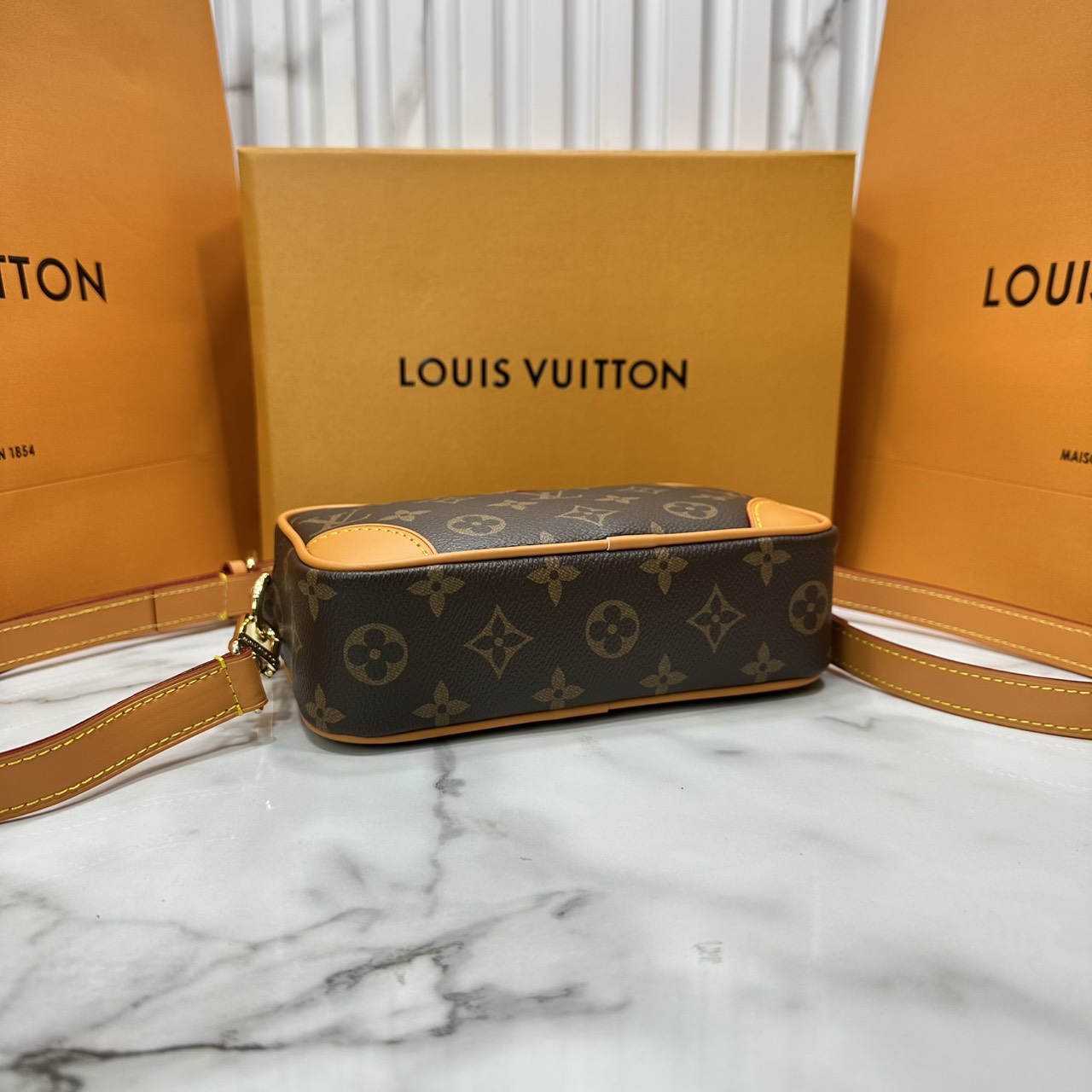 ORI หนังแท้ | LV Trocadéro Wearable Wallet Monogram Canvas 20cm กระเป๋าสะพายทรงแมสเซ็นเจอร์ดีไซน์ใช้เป็นกระเป๋าสตางค์ได้ ขนาดกำลังสวยกะทัดรัด คลาสสิคหรูหราคล่องตัว