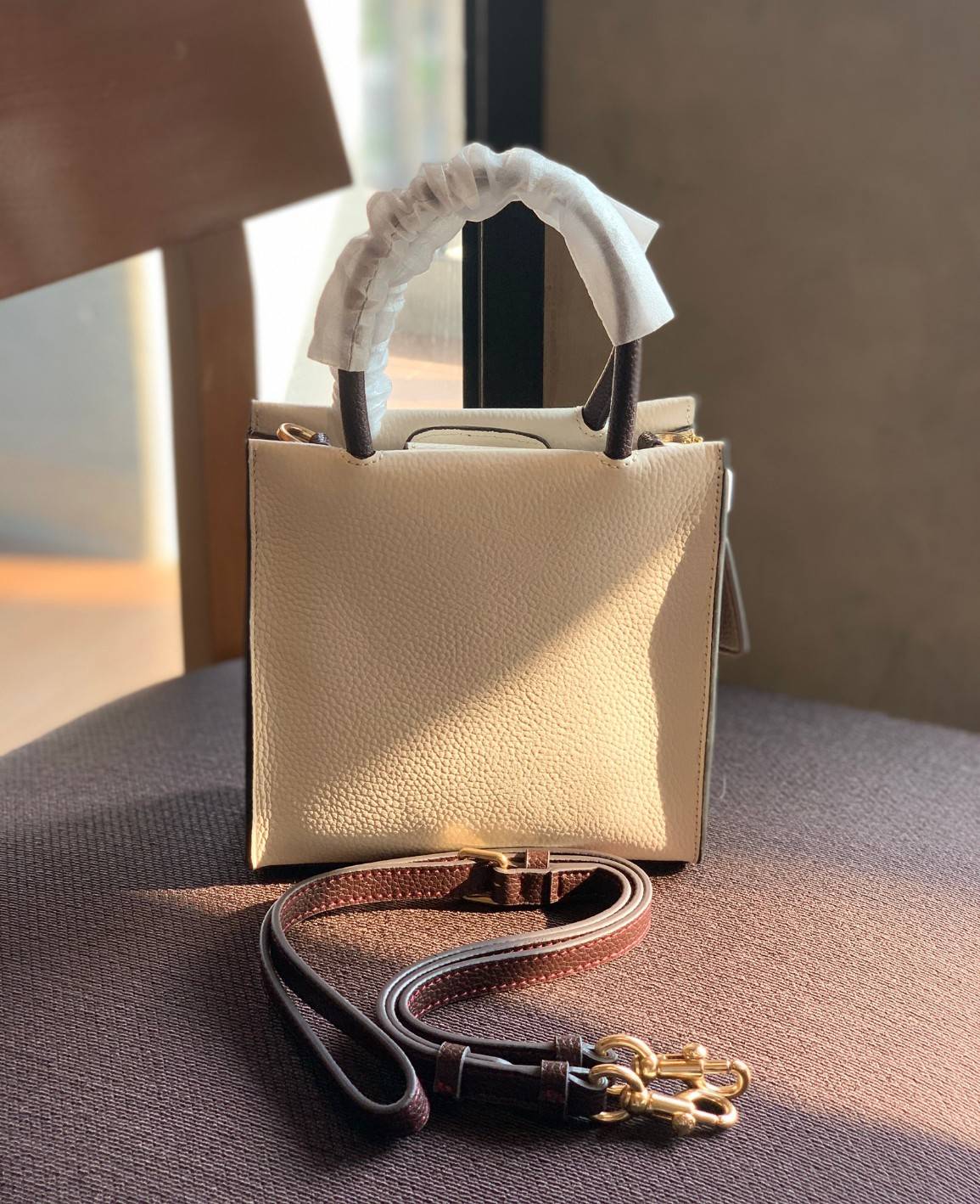 OUTLET COACH MINI CALLY CROSSBODY IN SIGNATURE ((5693//2134//2183)) พร้อมส่งที่ไทยทันที! กระเป๋าสะพายครอสบอดี้ร์ หนังแท้นิ่มอย่างดีค่ะ