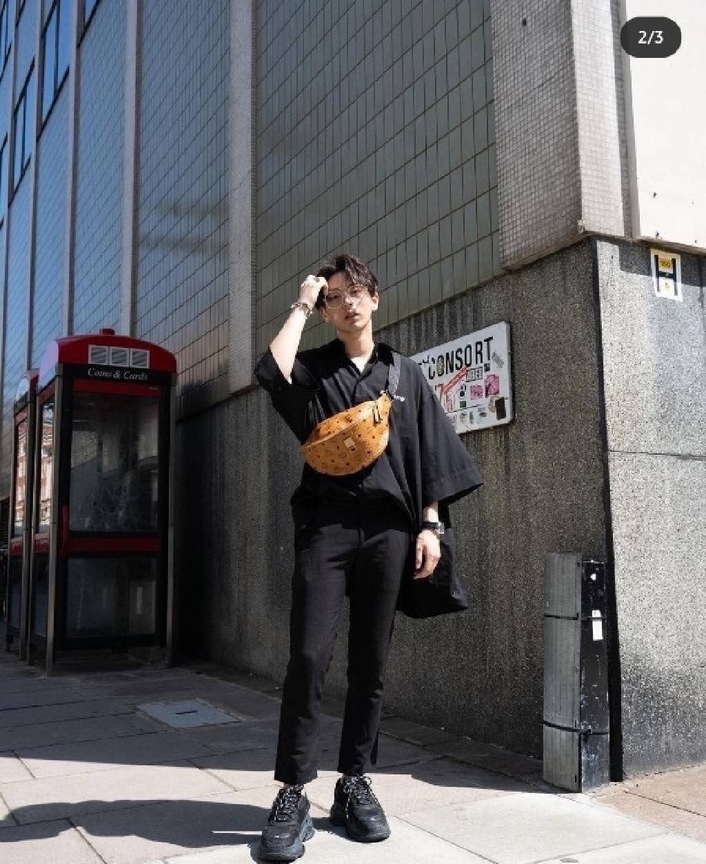 M.C.M FURSTEN BELT BAG IN VISETOS กระเป๋าคาดอกยอดฮิต หนุ่มๆสาวๆใช้ได้ไม่มีเบื่อ รุ่นขายดี ลายวิเซโต้เอกลักษณ์ ทั้งสปอร์ตและดูหรูในตัว ใช้งานง่าย ได้ทุกลุค วัสดุหนังแคนวาสคุณภาพดี มีช่องซิปหลัก และซิปด้านหลังกระเป๋า ภายในเป็นช่องโล่งบุผ้าซับอย่างดี รุ่น un