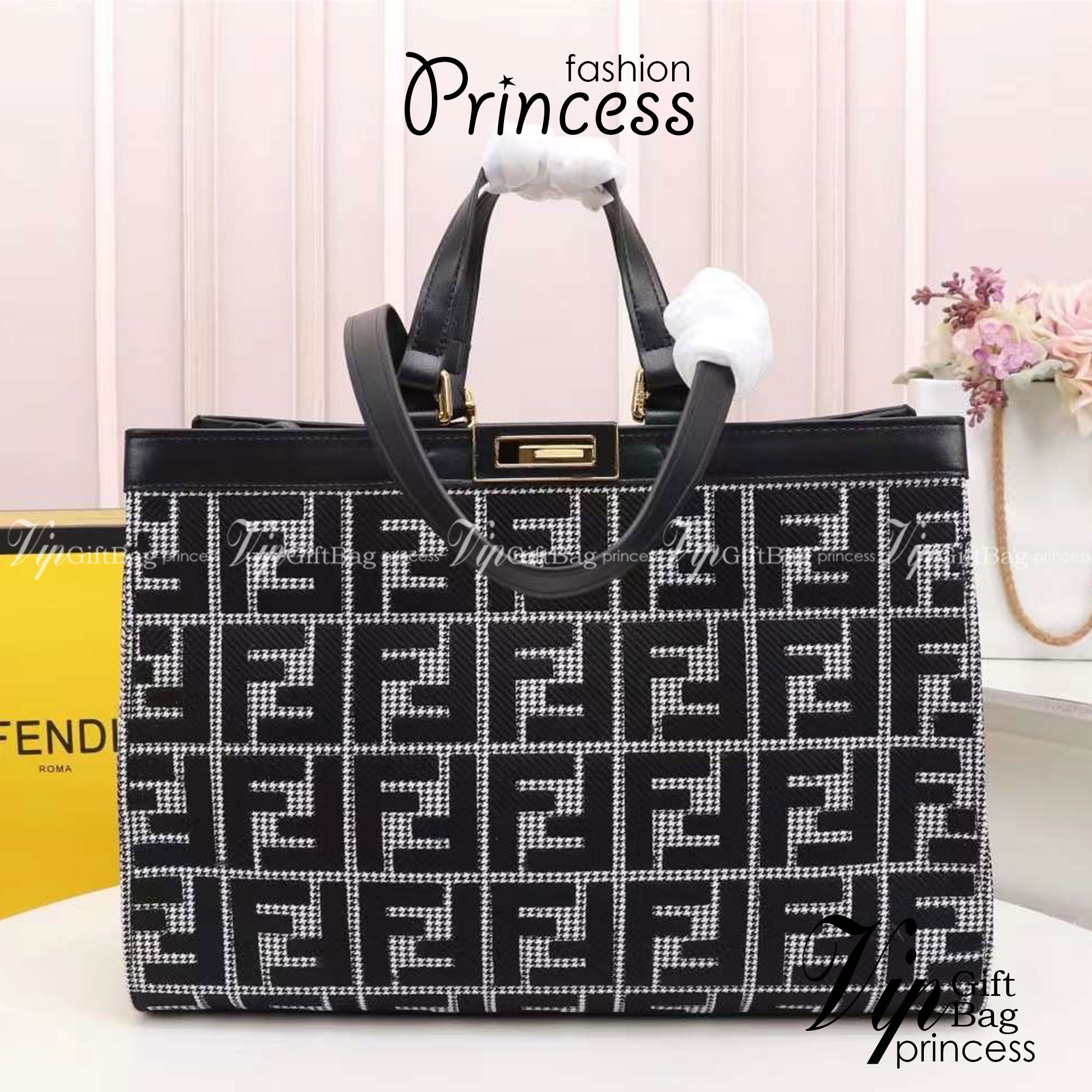 FENDI PEEKABOO X-TOTE BAG 40cm เกรดเทพออริจินอล FENDI MONOGRAM SHOPPING BAG สวยมงลงมากค่ะ กระเป๋าสะพายข้างได้ ถือได้ ใบใหญ่ลายโมโนแกรม FF สวยมากทรงนี้ใช้เป็น everyday bag ได้ จุใจใส่ของได้เยอะ ตัวกระเป๋าผลิตจากผ้าทออย่างดี อยู่ทรงสวย ภายในโล่ง สวยหรู ดูดี