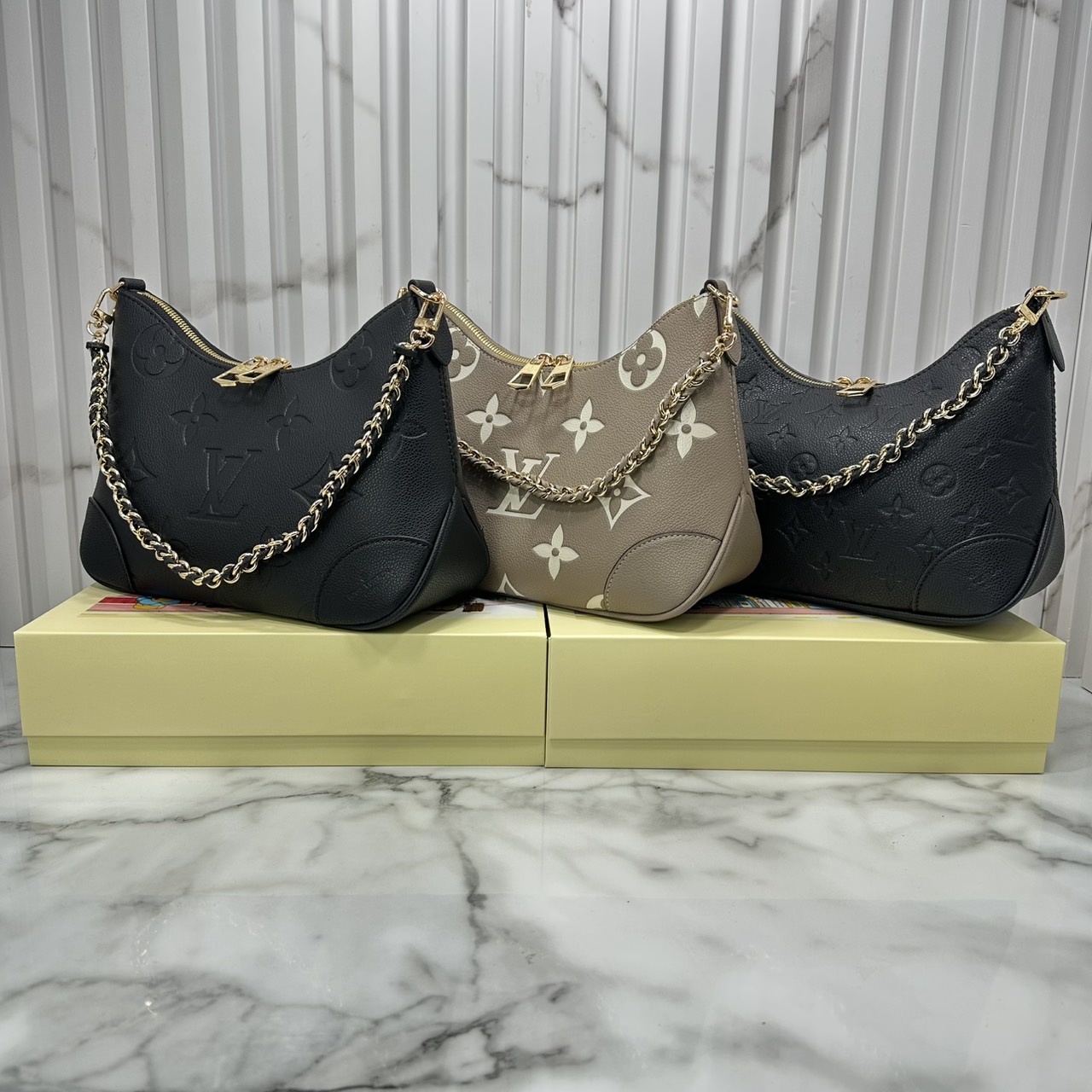 ORI หนังแท้ | LV Boulogne PM bag Monogram Empreinte leather กระเป๋าสะพายสุดไอคอนิกใช้งานได้หลายสไตล์ ประจำฤดูกาลในหนัง Monogram Empreinte มอบทางเลือกในการพกพาที่หลากหลายเช่นเดียวกับรุ่นแคนวาสดั้งเดิม