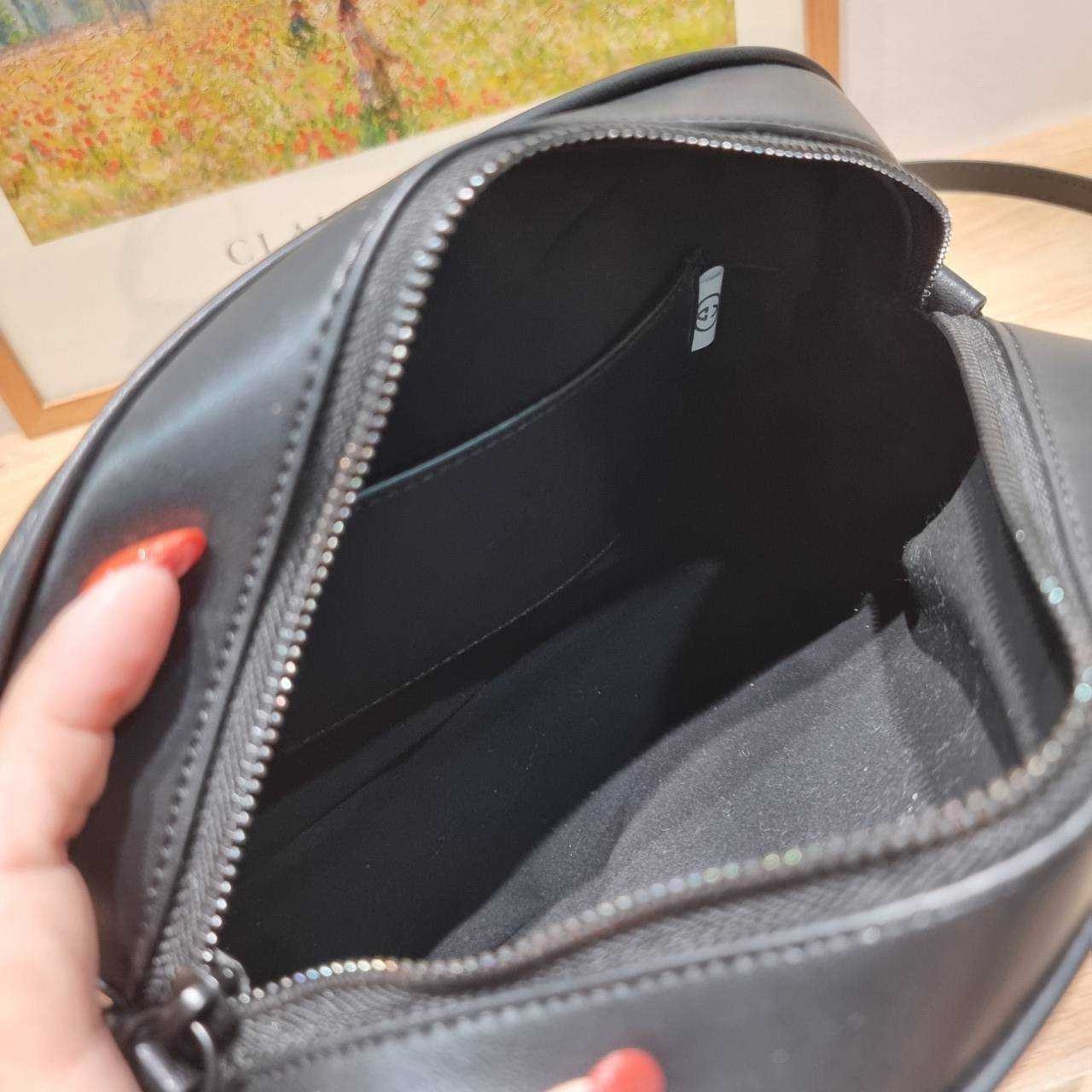 GG MARMONT SMALL SHOULDER BAG 🖤 อีกหนึ่งรุ่นในตำนาน ฮิตไม่เลิก กับกระเป๋าสะพายข้างรุ่นคลาสสิค รูปทรงกล่อง สวยใช้งานสะดวก อะไหล่สีดำดูแพง สะพายขับผิว