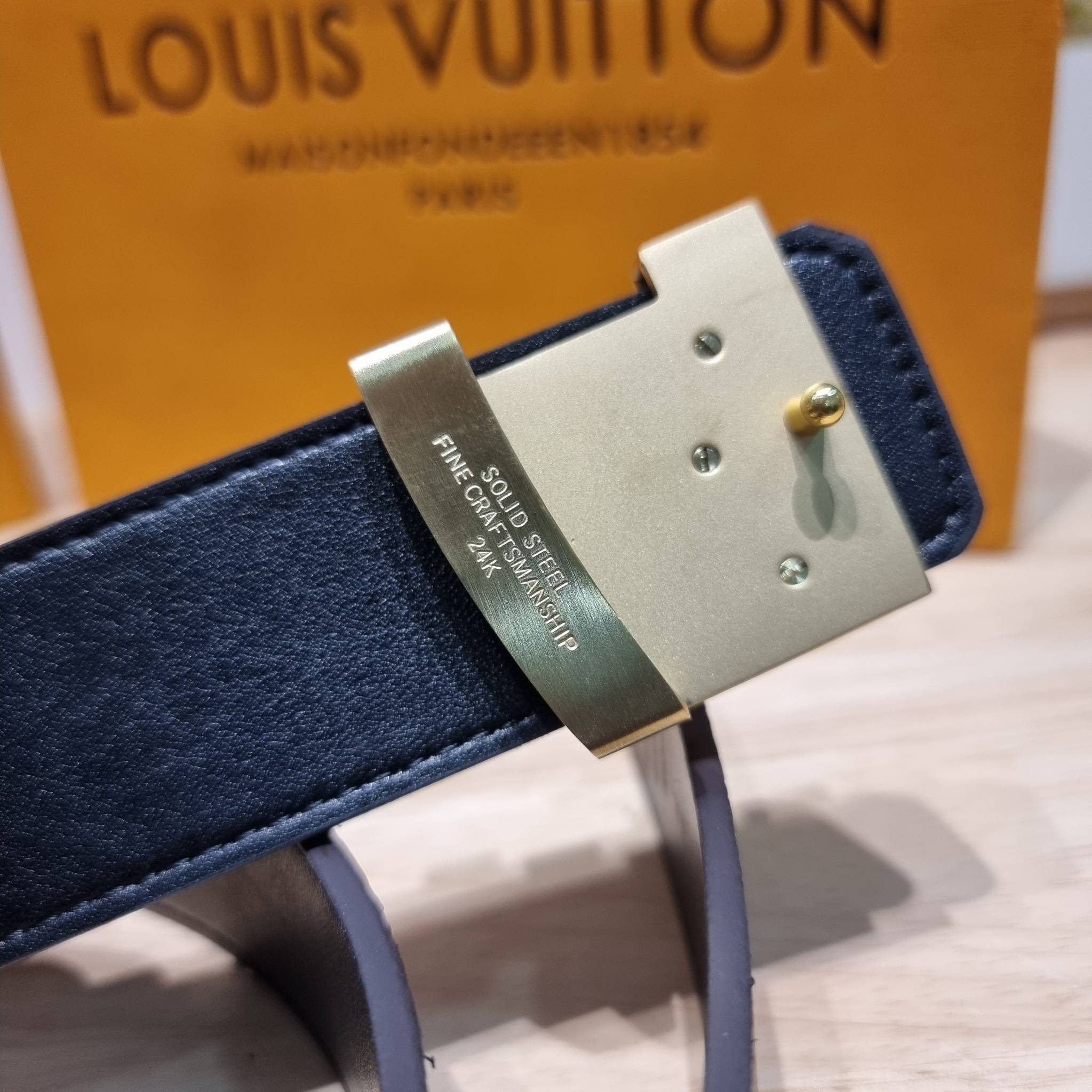 LV Belt Monogram / Silver- Gold เข็มขัดสุดคลาสสิค เรียบง่าย ผู้ดี เป็นซิกเนเจอร์ ด้วยดีไซน์ที่เป็นอมตะ หัวเข็มขัด solid steel อะไหล่ทองและอะไหล่เงินโดดเด่น