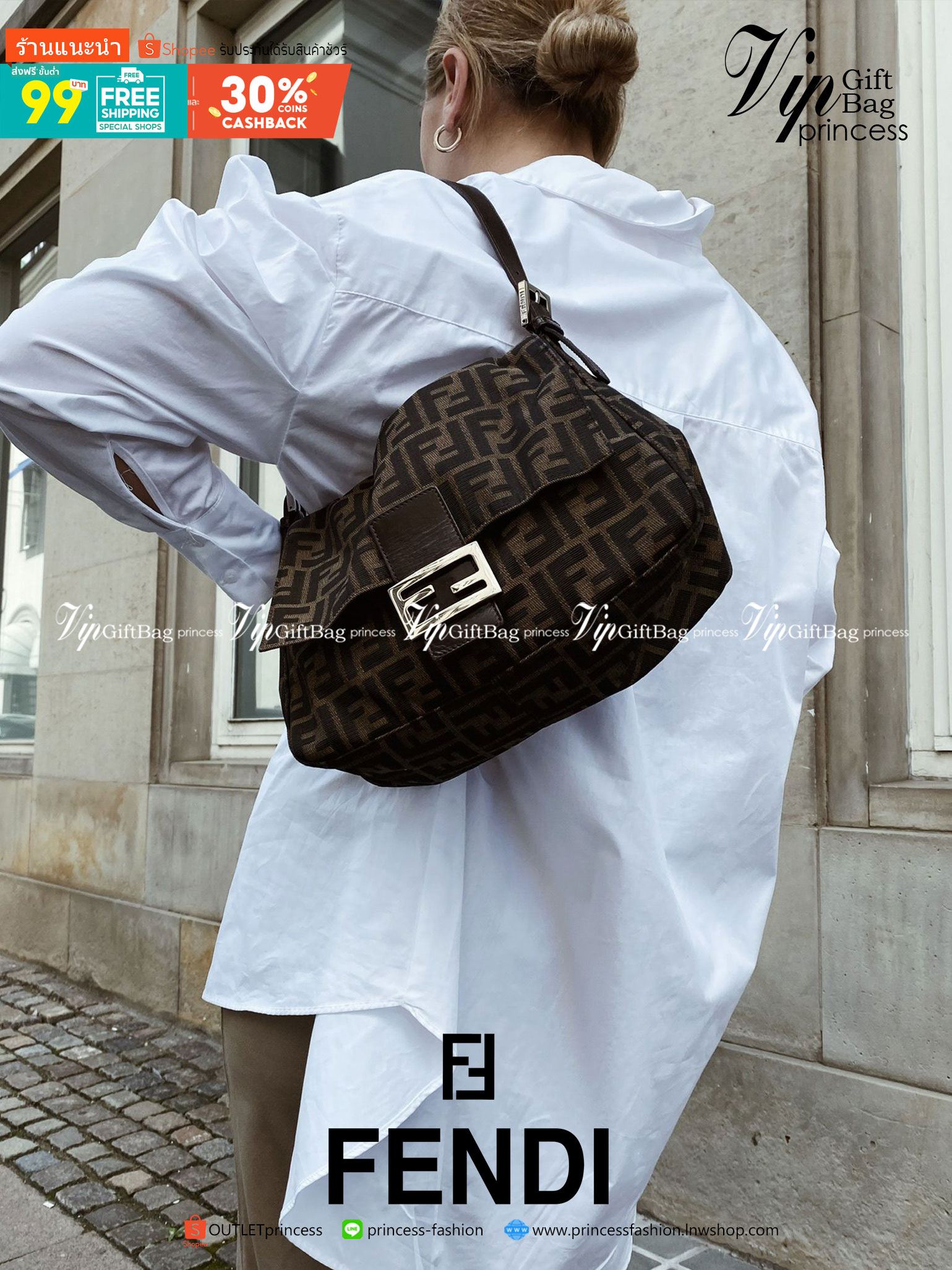 FENDI MAMMA BAGUETTE ZUCCA BROWN FABRIC BAG (GWP) พรีเมี่ยมกิ๊ฟ Limited Edition จาก FENDI วัสดุ CANVAS พิมพ์ลายแบรนด์ เปิดปิดด้วยฝาปิดกระดุมแม่เหล็ก ภายในมีช่องซิป ใส่ของแยกอีกช่อง สามารถใส่กระเป๋าสตางค์ยาว iphone เงิน ของจุกจิกได้ มาพร้อมสายสะพาย2แบบ ถอด