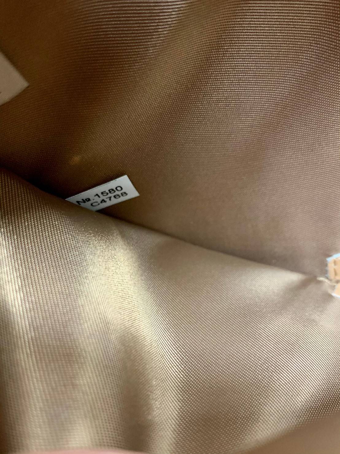 สวยมากๆ ห้ามพลาดเลยนะคะ! COACH MEDIUM CORNER ZIP WALLET IN SIGNATURE ((C4768)) พร้อมส่งค่ะ! กระเป๋าเงินใบขนาดกลางๆ กำลังดี หนังแท้ลายฉลุรูปตัวC ทั้งใบ สวยงามน่าใช้มากๆ ภายในมีช่องเสียบบัตรได้ถึง10ช่อง//ช่องใส่ธนบัตรหนึ่งข่องสามารถใส่แบงค์พันตามยาวได้เลยค่