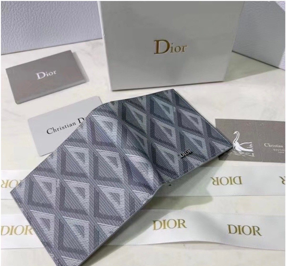DIOR Wallet CD Diamond Canvas กระเป๋าสตางค์ใบสั้น พร้อมส่งที่ไทย ภาพสินค้าถ่ายจากงานขายจริง ใช้งานต่างประเทศได้
