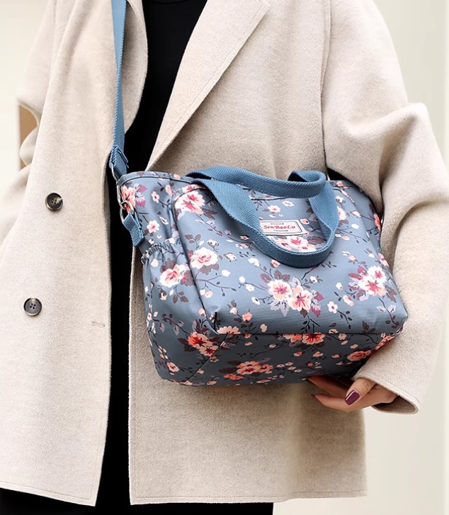 กระเป๋าถือ กระเป๋าสะพาย ผู้หญิง ผ้าไนลอน ลายดอกไม้ หวาน ๆ น้ำหนักเบา กันน้ำ ใส่ของได้เยอะ 196601