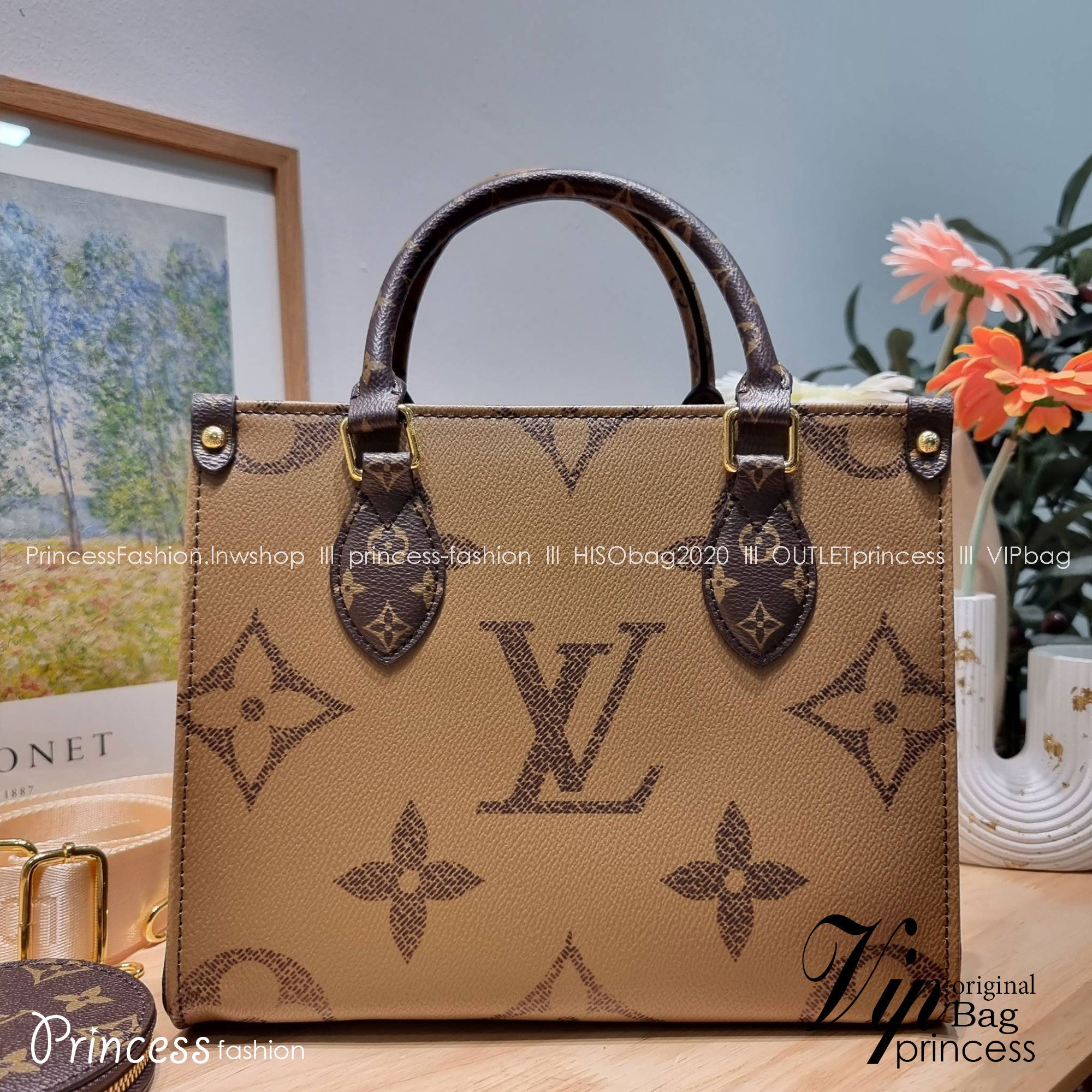 LV OnTheGo PM monogram tote bag / LV Tote Bag กระเป๋าทรงโท้ทที่ใครเห็นต้องเป็นคลั่งรัก ยอดฮิต คลาสสิค ผู้ดี หรูหราได้ทุกลุค ทุกสไตล์ มาพร้อมหูจับในตัว คล้องแขนก็ดูแพง หรือจะเกี่ยวสายครอสสะพายก็อัพลุคได้เลย