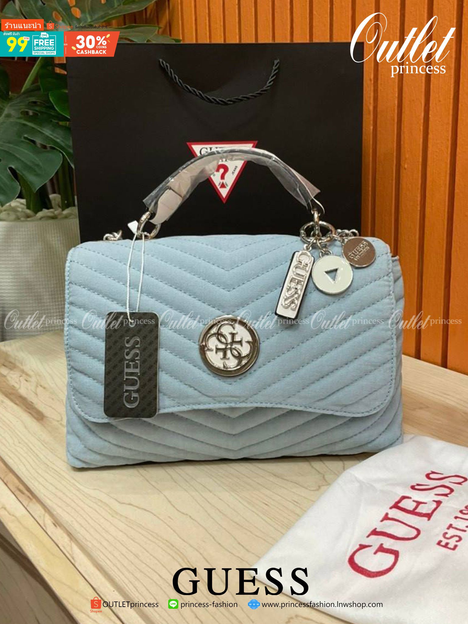 ของแท้ 💯% 】GUESS BLAKELY TOP HANDLE FLAP BAG กระเป๋สะพายรุ่นใหม่ล่าสุด รุ่นยอดนิยมสวยอยู่ทรง วัสดุหนังนิ่ม น้ำหนักเบา มีฐานกว้างตั้งอยู่ทรง ด้านหน้าประดับด้วยโลโก้แบรนด์สวยโดดเด่น