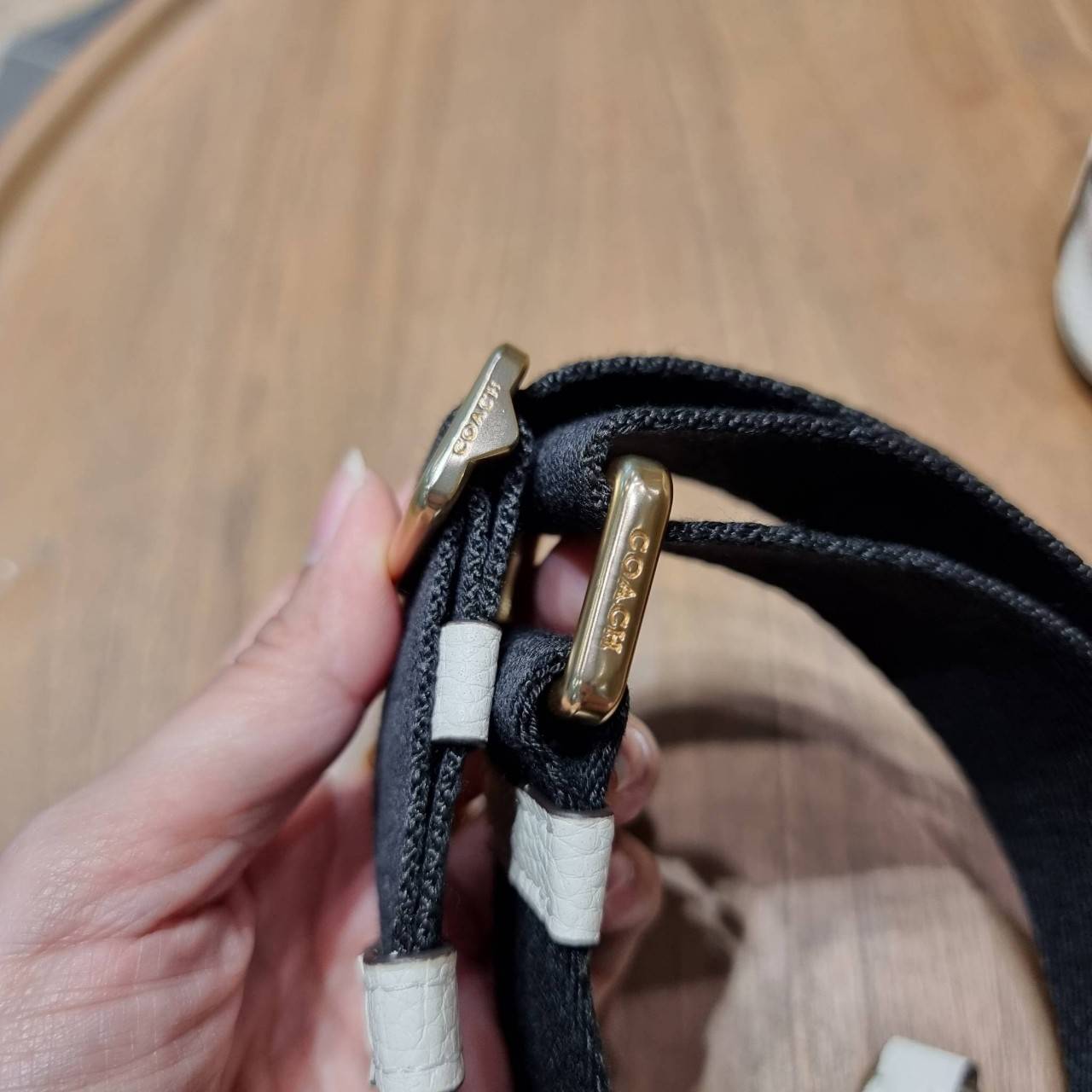 COACH C5121 DEMPSEY 15 DRAWSTRING MINI BUCKET BAG น้องคนสวยมาใหม่จ้า รุ่นใหม่กริ๊บ!! ยังไม่เข้าช็อปไทย ละมุนคุณหนูต้องมาแล้วแหละ กระเป๋าทรงถังไซส์มินิ ใช้งานง่ายด้วยการรูดหนังปิดรอบปากกระเป๋า ทุกอย่างลงตัวที่สุด!! มาพร้อมตัวห้อยรูปหัวใจสีทองกุ๊กกิ๊ก น่ารั