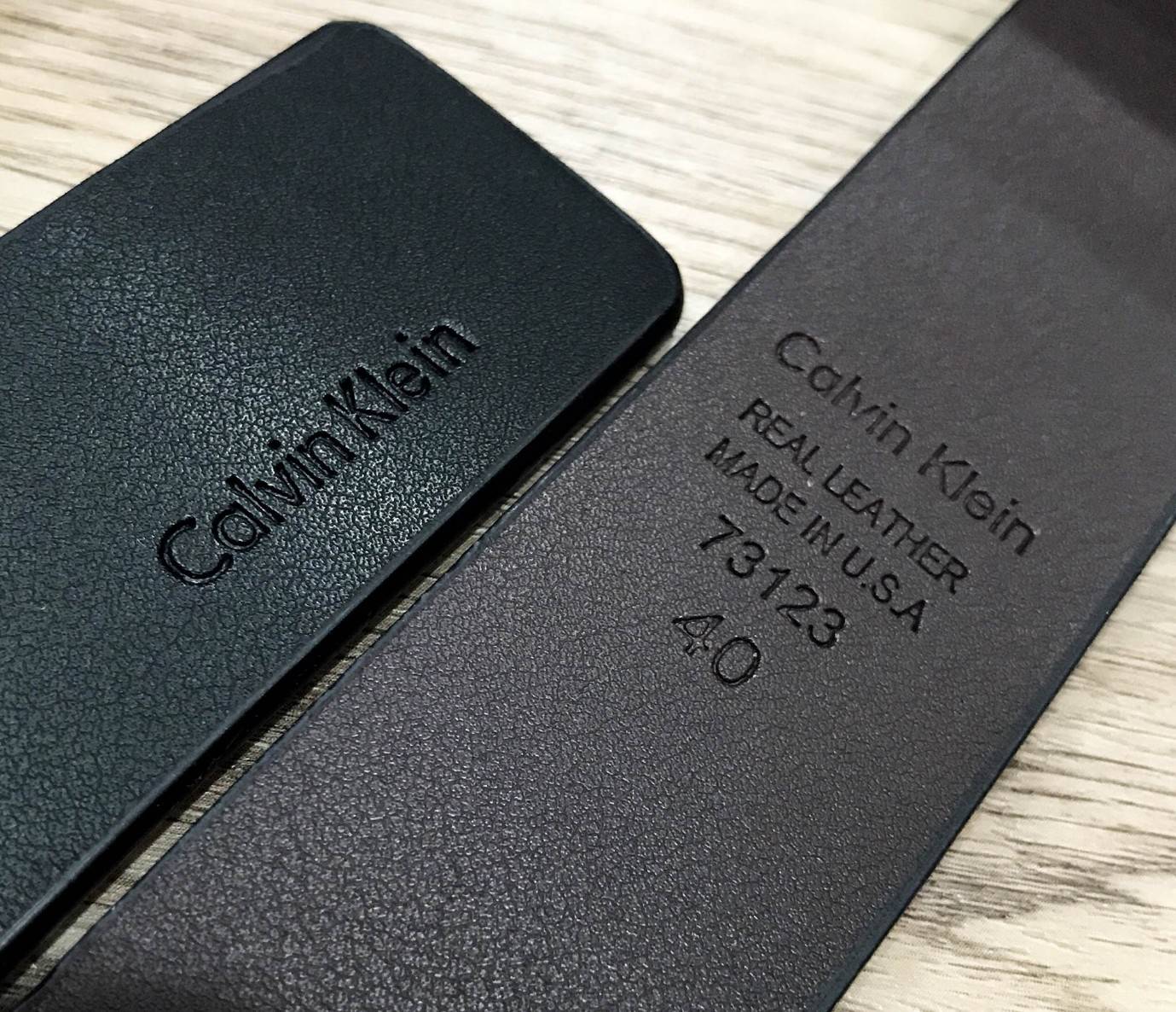 ห้ามพลาด! เซทสุดคุ้ม! ซื้อ1ได้ถึง2! CALVIN KLEIN REAL LEATHER BELT VALUE PACK Limited Edition เข็มขัดหนังแท้ พร้อมหัวเข็มขัด2แบบคุณภาพดีตามแบบฉบับของแบรนด์ สายเข็มขัดสามารถกลับด้านใช้ได้ทั้งสีดำและสีน้ำตาลเหมือนมี2เส้น2หัวสลับใช้ได้ไม่จำเจ มาพร้อมถุงกระดา