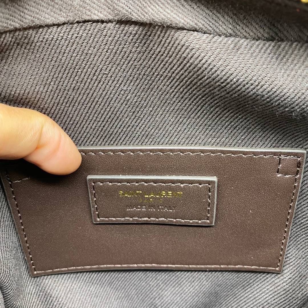 ORI SAINT LAURENT Leather-Trimmed Monogrammed Coated-Canvas Messenger Bag / YSL Messenger Bag เกรดออริจินอล หนังแท้ ใช้งานต่างประเทศได้ ภาพถ่ายจากงานขายจริง กระเป๋าสะพายสไตล์วินเทจ งานหนังแท้สวย โทนสีผู้ดีมากค่ะ ภายในโล่งจะสะพายไหล่ CROSSBODY ก็ดูดี สินค้