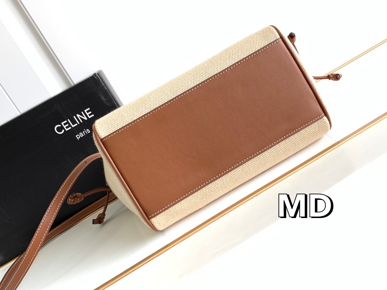 CELINE Small Cabas Drawstring Cuir Triomphe / CELINE TOTE BAG กระเป๋าทรงโท้ทน่ารักน่าใช้ ตัวกระเป๋าหนังนุ่มมาก ปากกระเป๋าเป็นหูรูดดึงปรับทรงได้สองแบบสองสไตล์