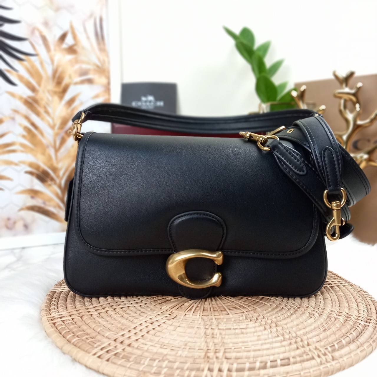 COACH SOFT TABBY SHOULDER BAG (C4823//C5261) กระเป๋าถือ กระเป๋าสะพาย ที่ใครๆก็เข้าถึงได้ หรูหรา คลาสสิค ลุคเรียบร้อย แต่ความสวยไม่น้อย! ดาเมจความลุคผู้ดีรุนแรงมาก!!เกินต้าน!!// วัสดุหนังแท้ทั้งใบ หนังเรียบ หนังนิ่มมากๆ อยู่ทรงสวยมากๆด้วย// ด้านในโล่งกว้าง