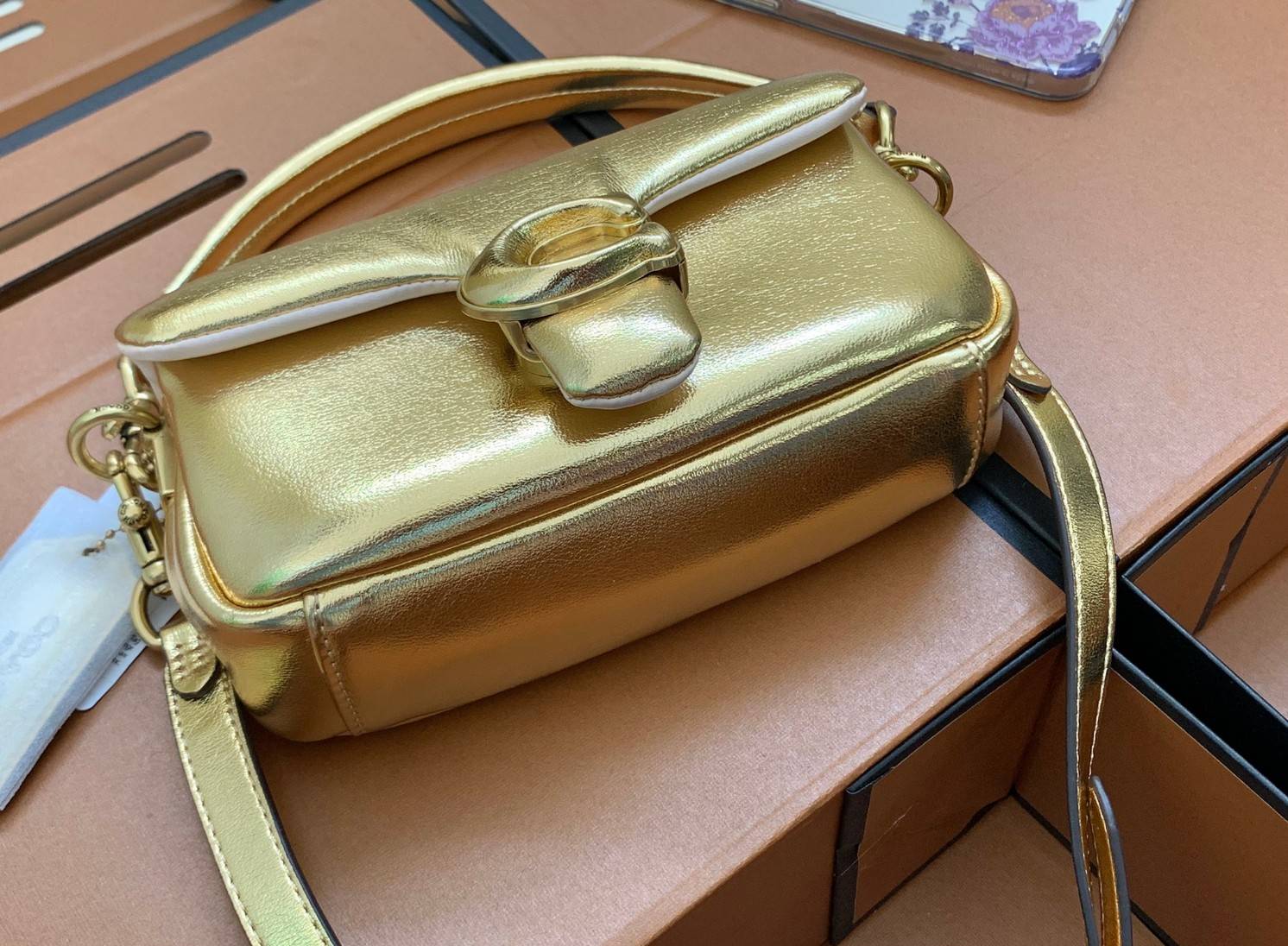 น้องสวยมากก สินค้าจริงสวยกว่าในรูป ไม่จกตาค่ะ! COACH PILLOW TABBY SHOULDER BAG 18 ((C3880)) 📣 พร้อมส่งที่ไทย คุณภาพเกินราคา! กระเป๋าหิ้ว//สะพายแบบครอสบอดี้ร์ 🔺หนัง nappa อย่างดี หนานิ่ม นุ่มมากๆ หลงรักน้องแน่นอน