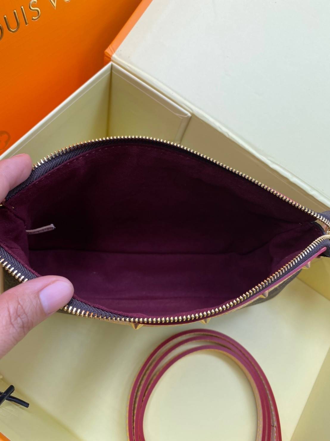 พรีเมี่ยมกิ๊ฟแท้ 100% 】VIP gift LOUIS VUITTON TAKASHI MURAKAMI X LOUIS VUITTON WHITE MONOGRAM MULTICOLORE POCHETTE ACCESSOIRES