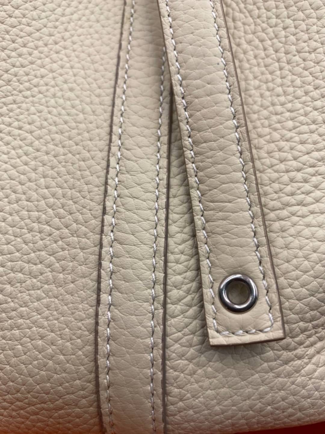 หนังแท้ Hermes Picotin Lock 18 bag กระเป๋าถือแบรนด์หรูระดับโลก งานเกรดออรินอล หนังแท้ทั้งใบ หนังมีลายทอริลลอนคล้ายของจริง มาพร้อมตัวล็อคเคลลี่ Kelly lock รูปทรงเรียบแต่หรู ใช้งานได้ทุกโอกาส ถือง่าย ใช้งานง่าย ภายในโล่งกว้าง ภาพสินค้าถ่ายจากงานขายจริง ใช้ง