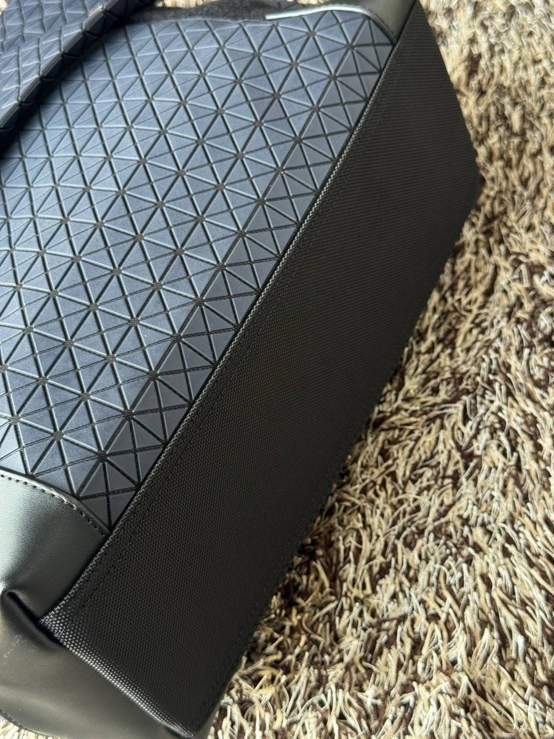 พร้อมส่ง 4 สี Baobao issey miyake Sling shoulder bag / Miyake geometric-panelled Laptop กระเป๋าสะพาย 🧡 เกรดออริจินอล 1:1 สลับแท้