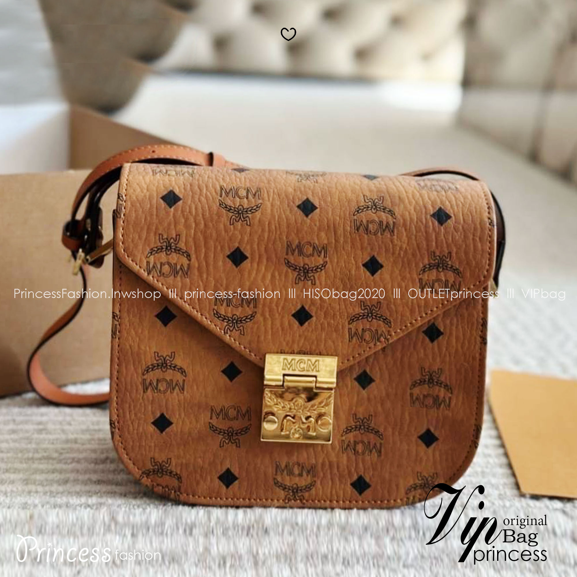 ORI | M.C.M Patricia Shoulder Bag In Visetos กระเป๋าสะพายดีไซน์มีสไตล์ ดูดีมีสเน่ห์ด้วยทรงกระเป๋าที่โค้งรับฐาน ให้ความรู้สึกนุ่มนวล แมทช์ได้กับทุกลุค