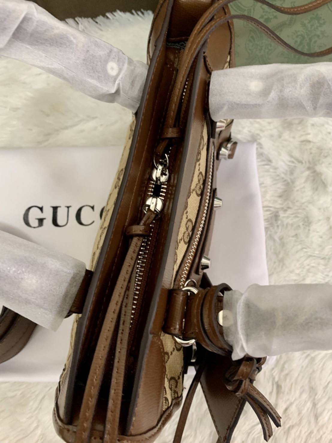 VIP 🥂 Gucci x Balenciaga The Hacker Project Mini Neo Bag คอลเลคชั่นร้อนๆ พร้อมเสิร์ฟ ที่่มีการผสมผสานระหว่างGucci & Balenciaga เข้าไว้ด้วยกัน ดีไซน์ล้ำสมัย วัสดุCanvas เย็บขอบด้วยหนังcalfskin อะไหล่เงิน ลวดลายสดใส ประทับตัวอักษรBalenciaga ลงบนผ้าเ