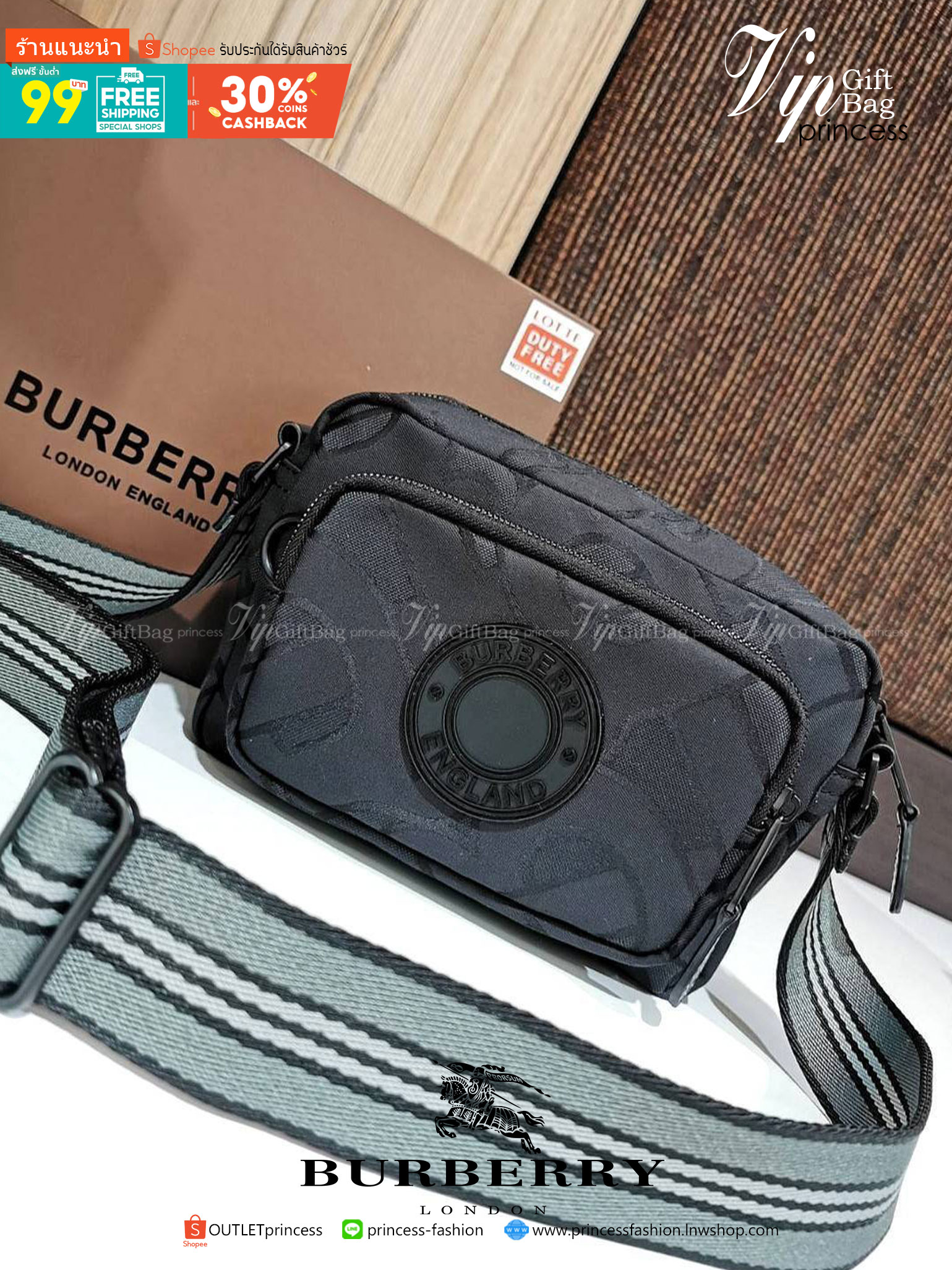 BURBERRY FRAGRANCES MONOGRAM CROSSBODY BAG VIP GIFT WITH PURCHASE (GWP) พรีเมี่ยมกิ๊ฟ Limited จากน้ำหอม BURBERRY 100% POLYAMIDE (Nylon & Canvas) ลาย Monogram น้ำหนักเบา มีโลโก้ด้านหน้าเปิดปิดด้วยซิปหัวซิปแบรนด์ ด้านหน้ามีช่องซิป ด้านหลังมีช่องใส่ของ ภายใน