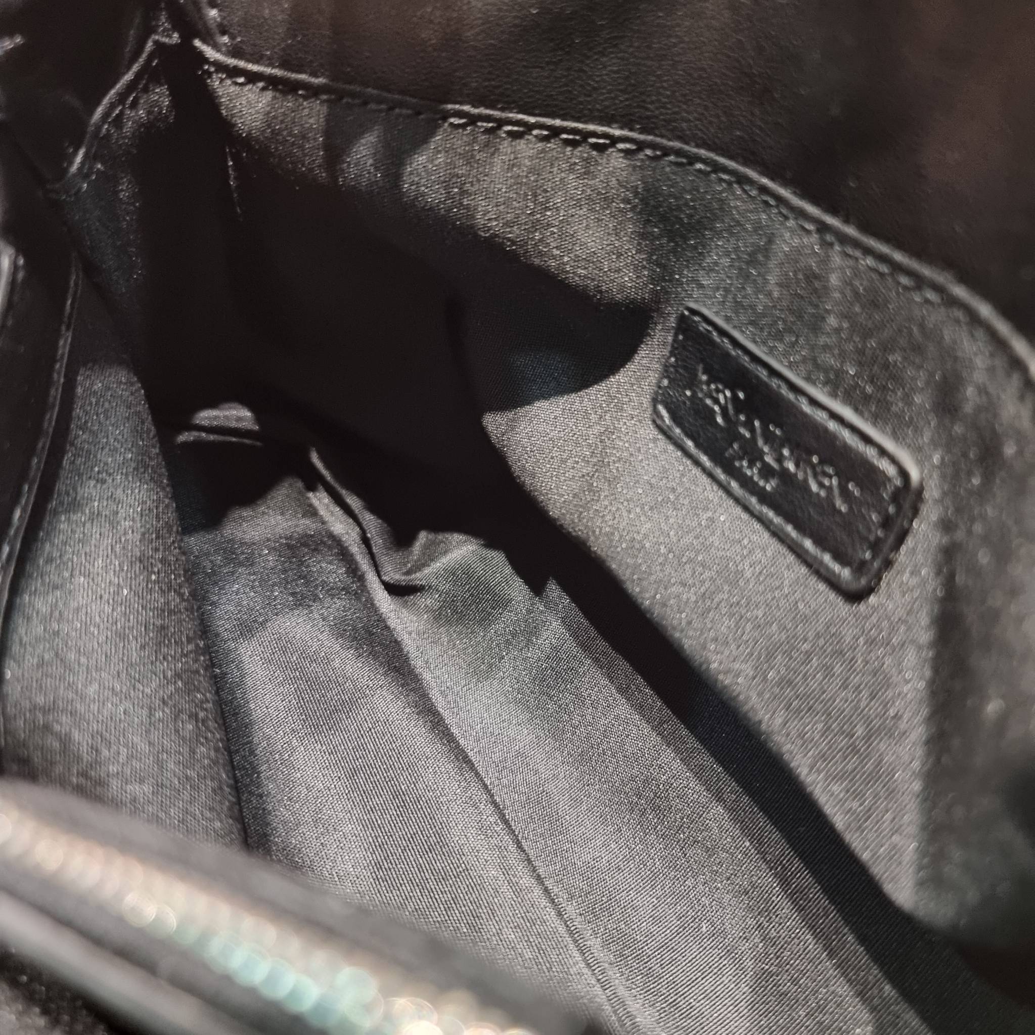 YSL College Medium Bag / Yves Saint laurent crossbody boutique กระเป๋าสะพายไหล่ ดีไซน์ทรงสวยหรู พิเศษ แถมฟรี พวงกุญแจห้อยเอกลักษณ์แบรนด์