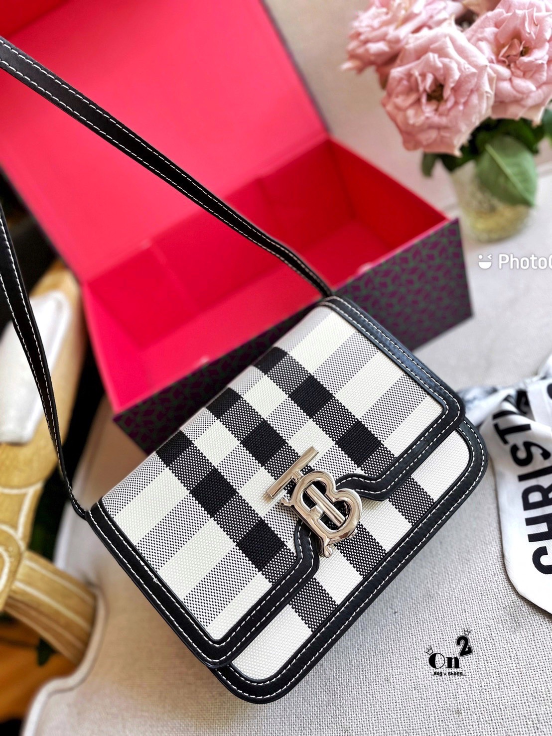 BURBERRY FRAGRANCES LEATHER CROSSBODY BAG / BB Shoulder Bag กระเป๋าสะพาย ทรงกล่อง เปิดหน้า อะไหล่ทอง สายสะพายยาวแบบครอสบอดี้ ได้ทุกลุค เกรดงานสวย.น่ารักมากๆ งานชนชอป ใช้ได้ Everyday Look เลยค่า