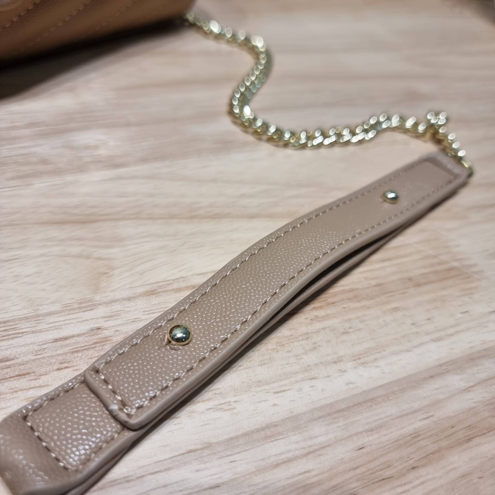 YSL WOC 9 ไม่เคยผิดหวังจริงๆ!! กับรุ่นที่สาวๆรู้กัน Yves Saint laurent clutch bag with chain กระเป๋าสะพายทรง woc สุดฮอต ดีไซน์เรียบหรู โดดเด่นด้วยโลโก้ด้านหน้า