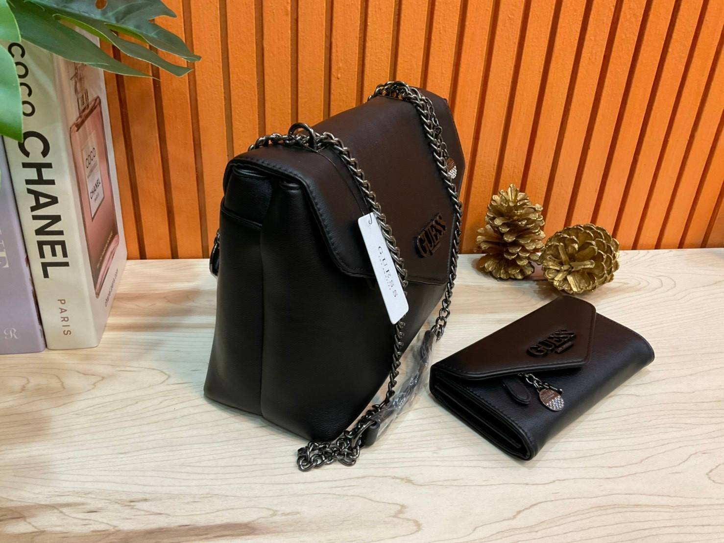 ของแท้ 100% Guess Women’s Crossbody Bag Set สุดคุ้ม!!!! เซตสวยหรูดูแพง สวยจริงจริง ช้าหมด ราคานี้หาที่ไหนได้!! สีดำ